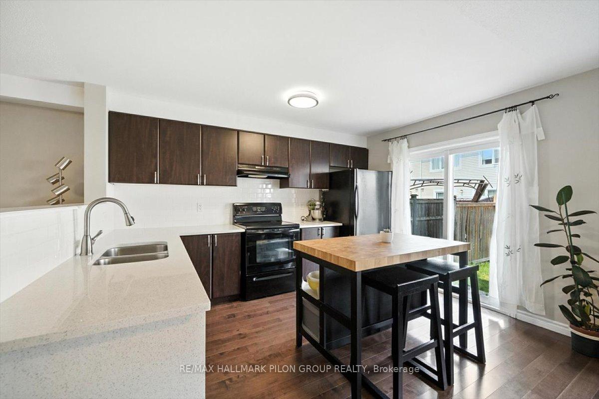 Photo 5 of 129 Sunshine Crescent, Ottawa, Notting Hill/Summerside — HOMEH