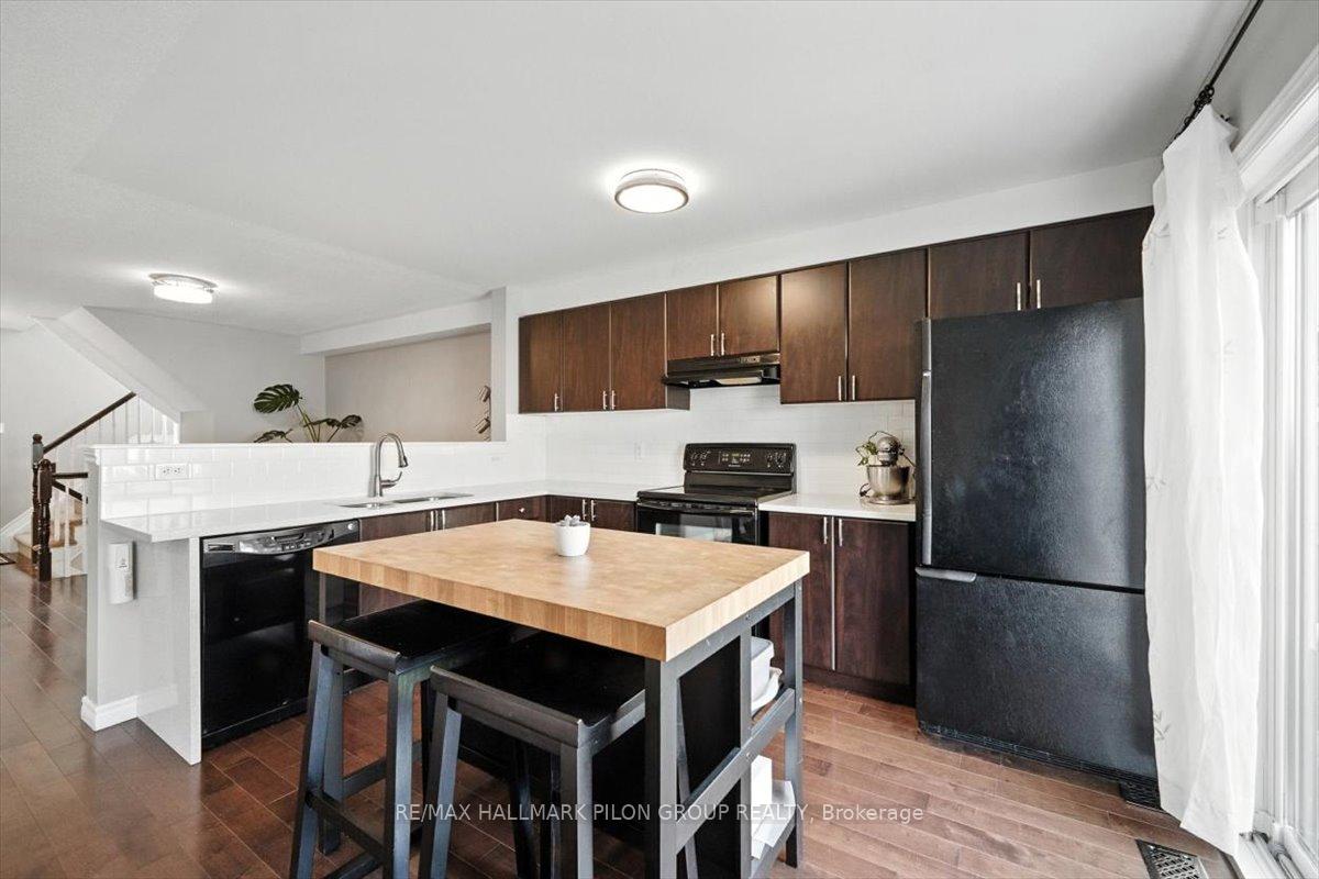 Photo 6 of 129 Sunshine Crescent, Ottawa, Notting Hill/Summerside — HOMEH