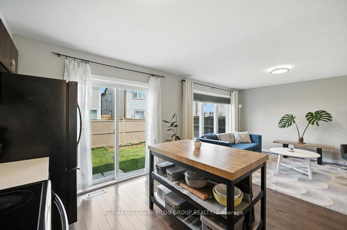 Photo 7 of 129 Sunshine Crescent, Ottawa, Notting Hill/Summerside — HOMEH
