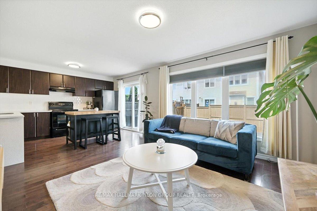 Photo 9 of 129 Sunshine Crescent, Ottawa, Notting Hill/Summerside — HOMEH