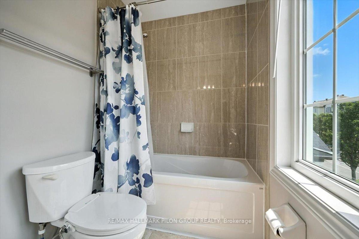 Photo 17 of 129 Sunshine Crescent, Ottawa, Notting Hill/Summerside — HOMEH