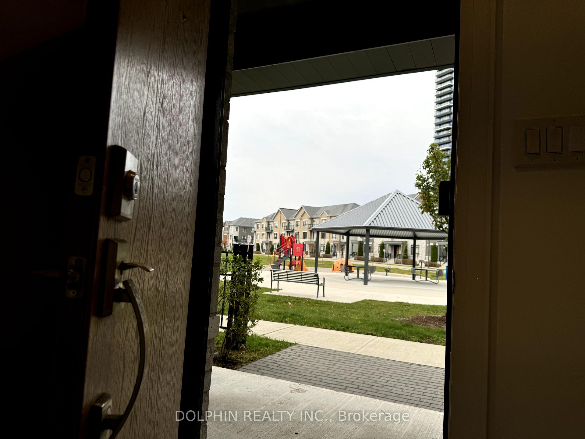 Photo 4 of 105 Feeney Lane, Markham, Commerce Valley — HOMEH