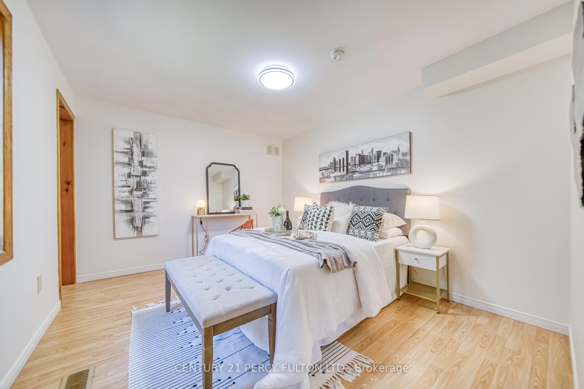 Photo 18 of 925 Harmony Road N, Oshawa, Pinecrest — HOMEH