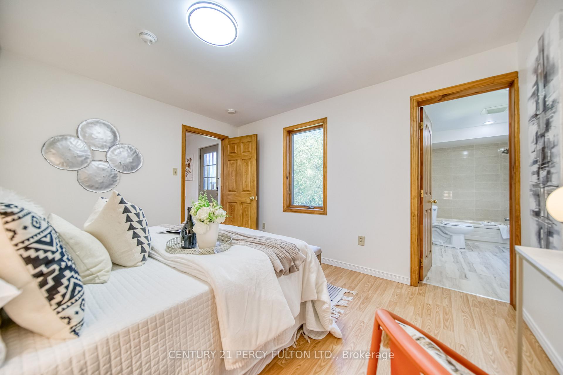 Photo 19 of 925 Harmony Road N, Oshawa, Pinecrest — HOMEH