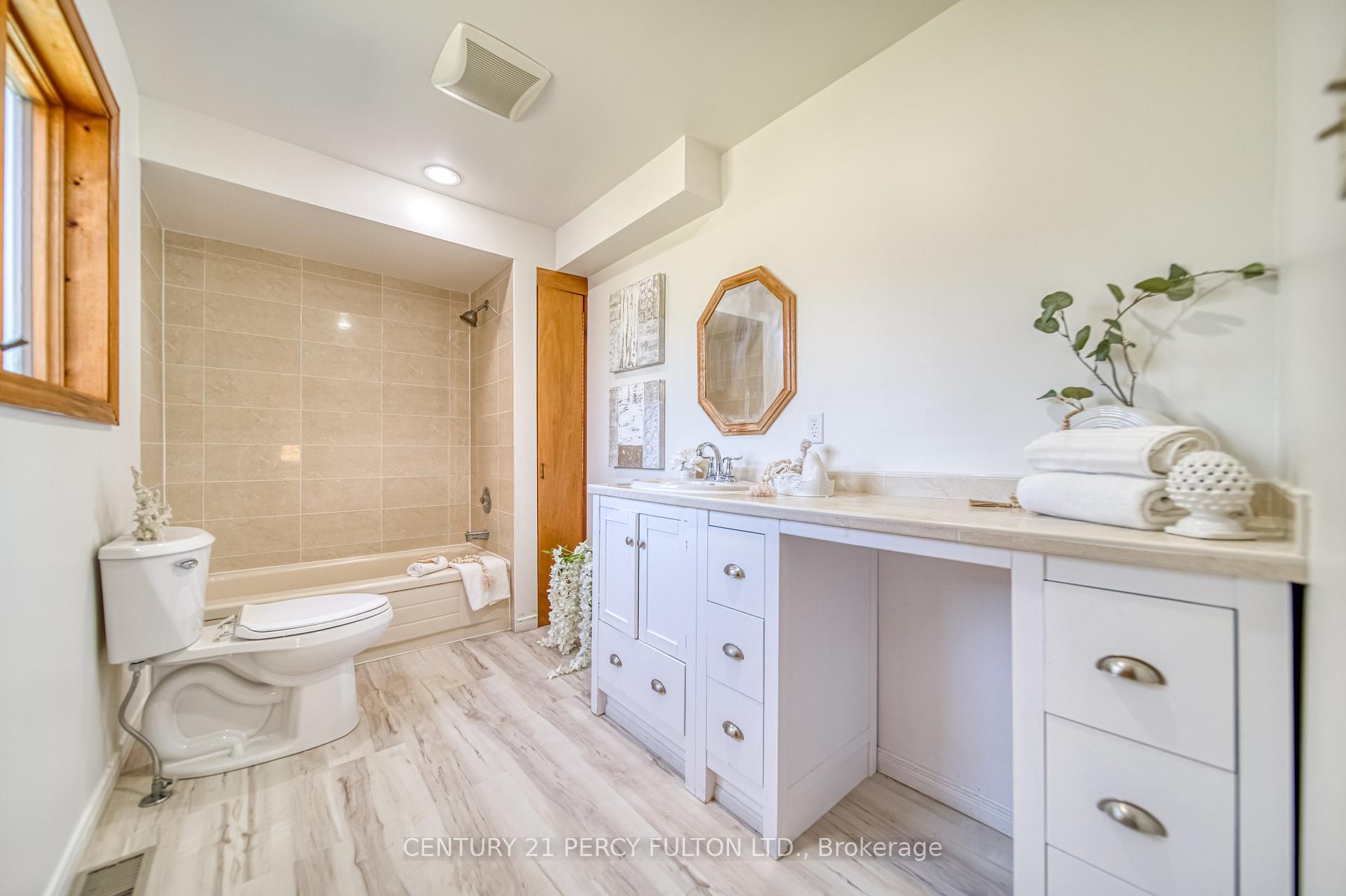 Photo 20 of 925 Harmony Road N, Oshawa, Pinecrest — HOMEH
