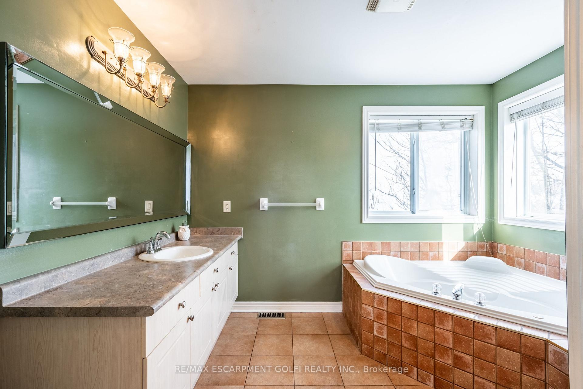 Photo 24 of 62 Rolling Meadows Boulevard, Pelham, Fonthill — HOMEH