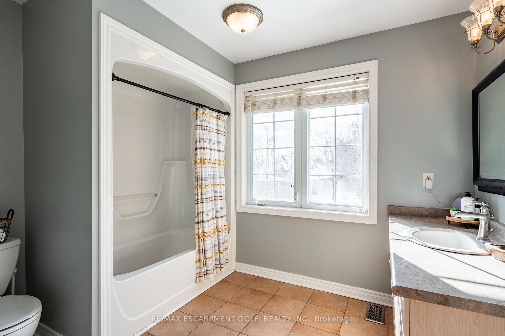 Photo 26 of 62 Rolling Meadows Boulevard, Pelham, Fonthill — HOMEH