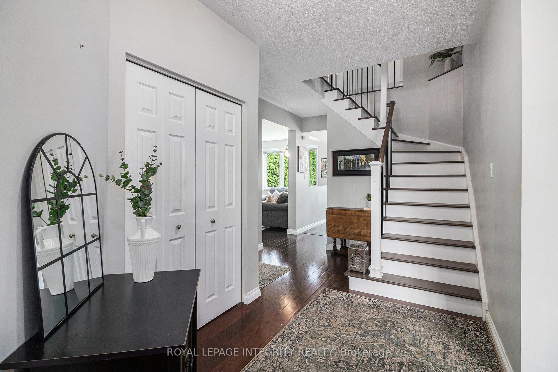 Photo 2 of 859 Como Crescent, Ottawa, Fallingbrook/Pineridge — HOMEH