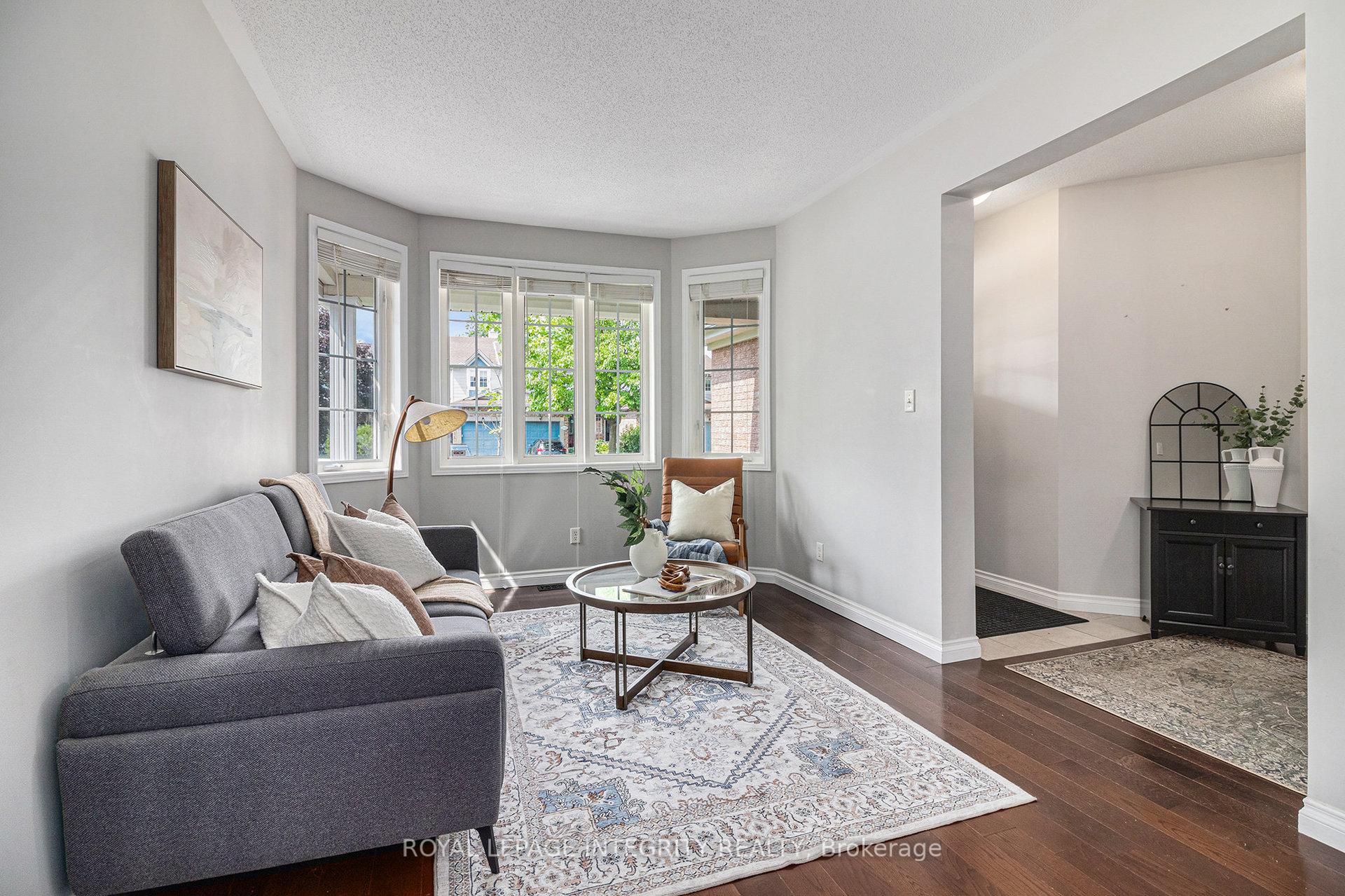 Photo 3 of 859 Como Crescent, Ottawa, Fallingbrook/Pineridge — HOMEH