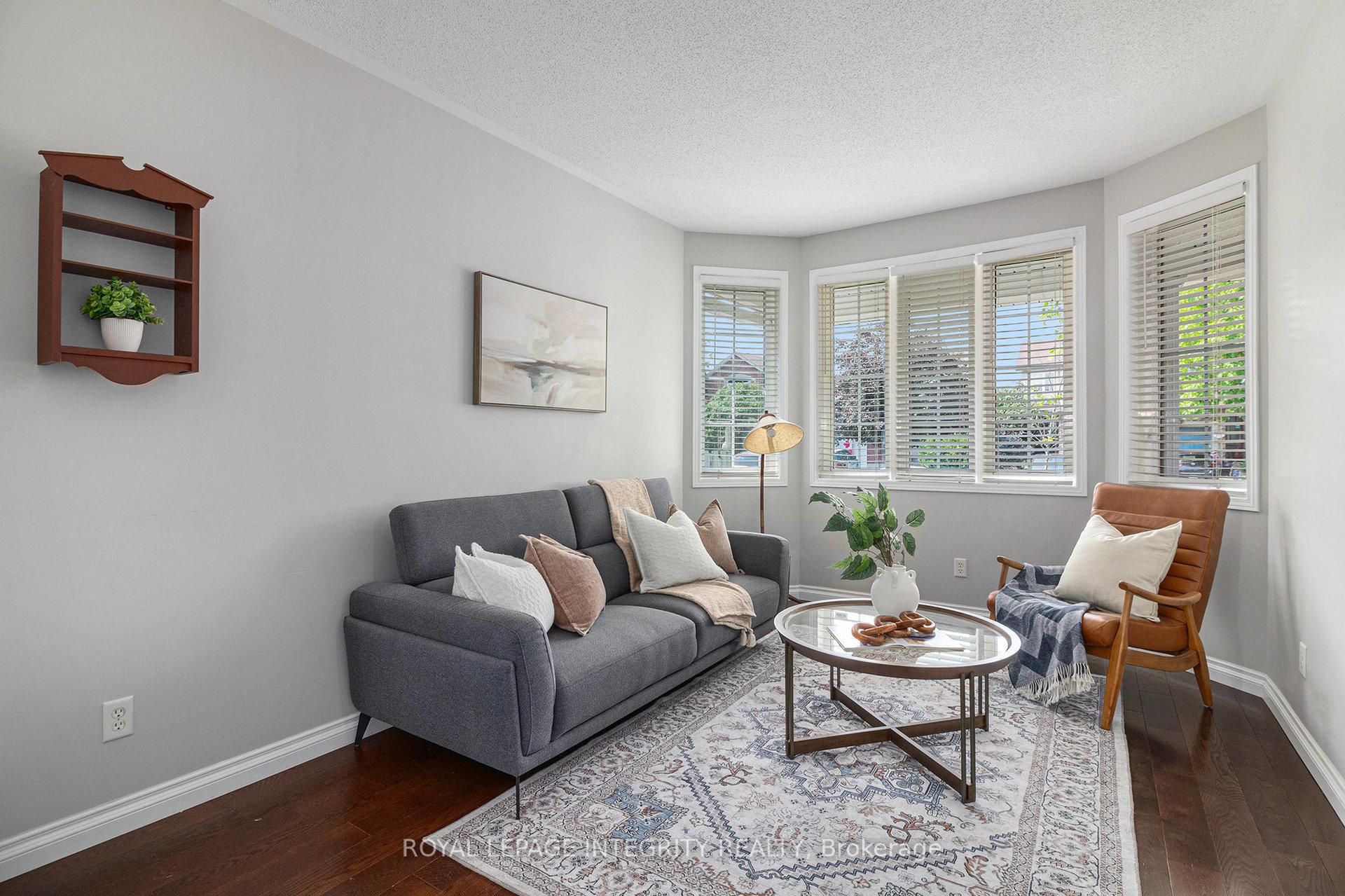 Photo 4 of 859 Como Crescent, Ottawa, Fallingbrook/Pineridge — HOMEH
