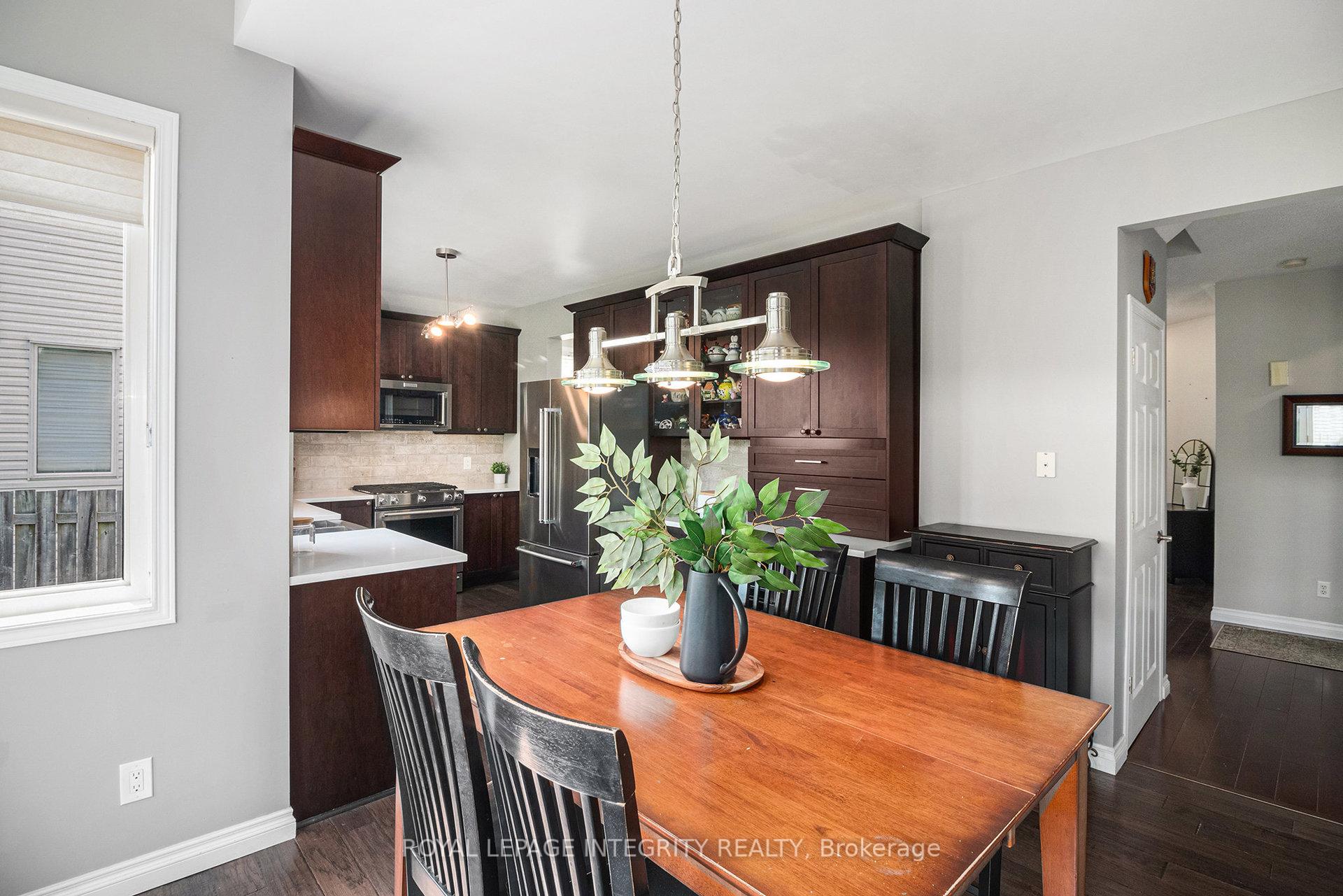 Photo 6 of 859 Como Crescent, Ottawa, Fallingbrook/Pineridge — HOMEH