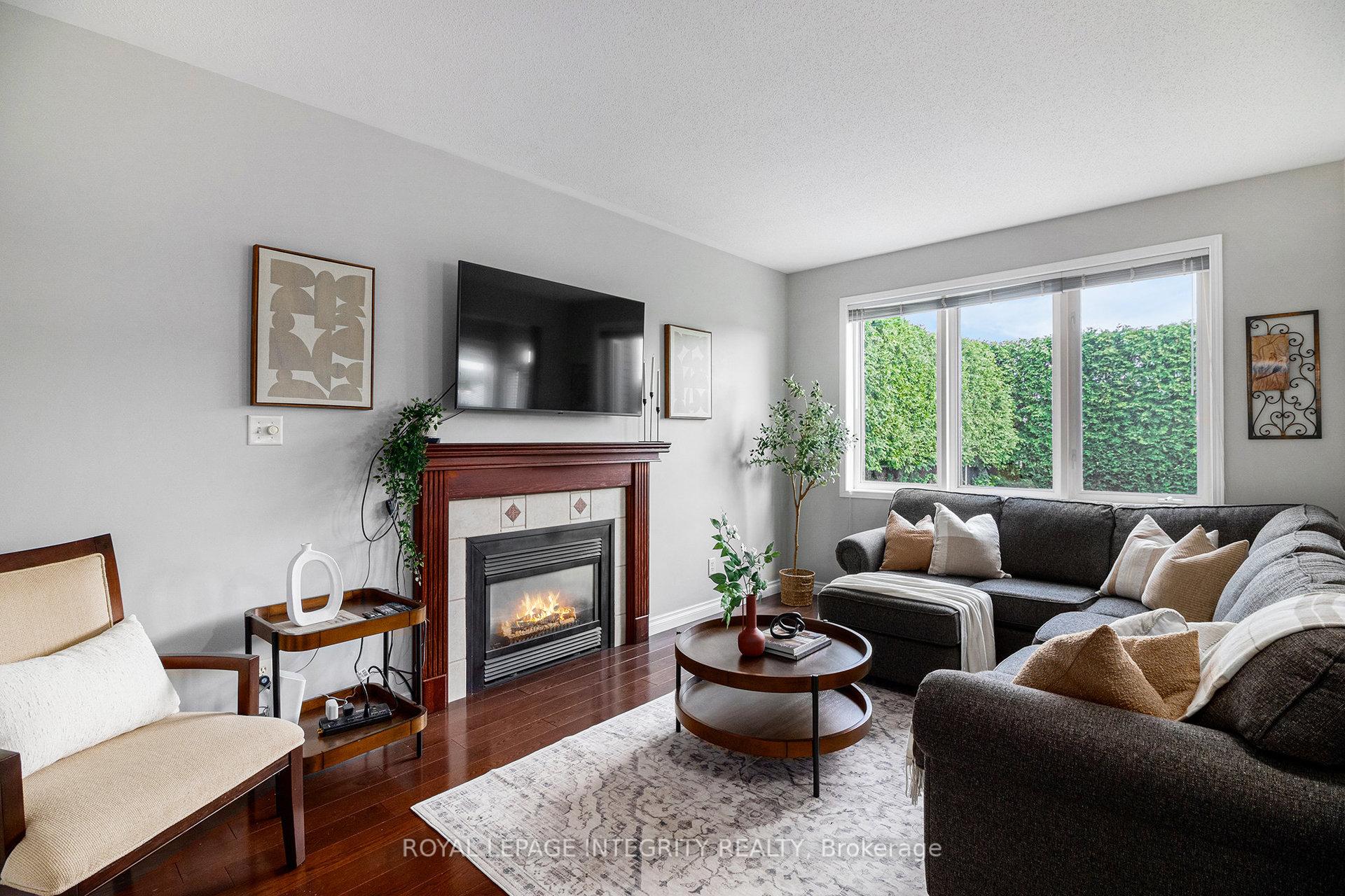 Photo 9 of 859 Como Crescent, Ottawa, Fallingbrook/Pineridge — HOMEH