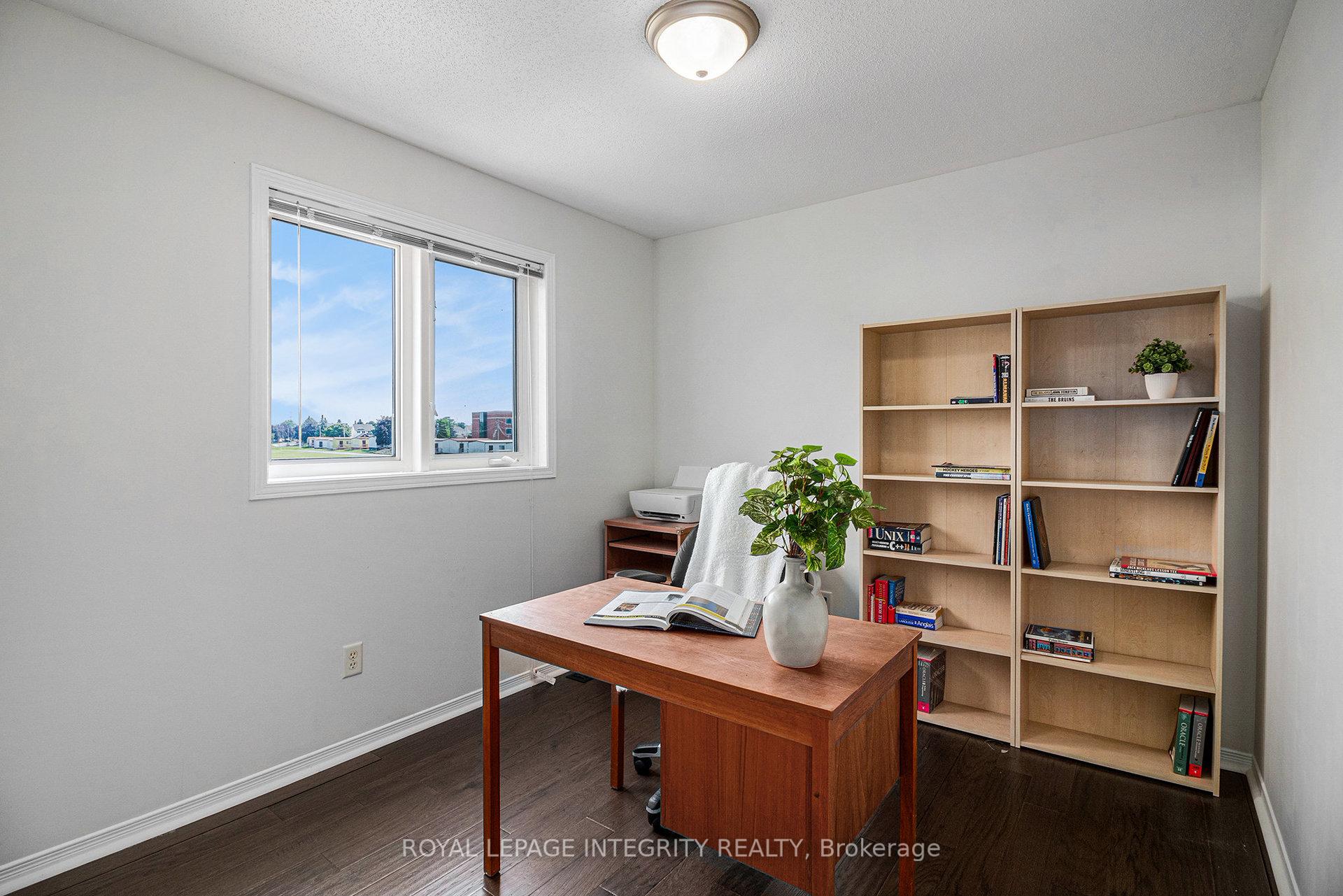 Photo 16 of 859 Como Crescent, Ottawa, Fallingbrook/Pineridge — HOMEH