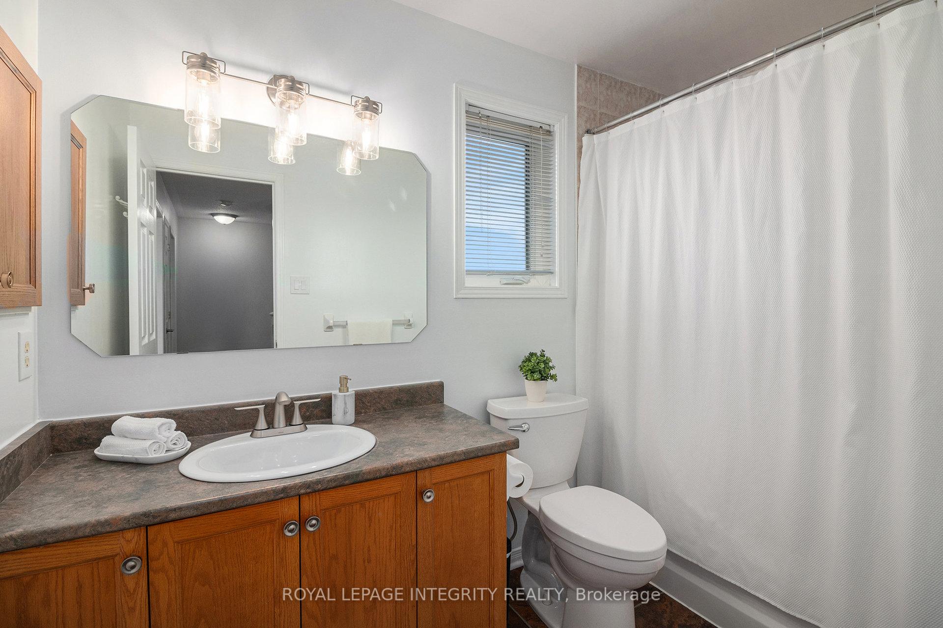 Photo 18 of 859 Como Crescent, Ottawa, Fallingbrook/Pineridge — HOMEH