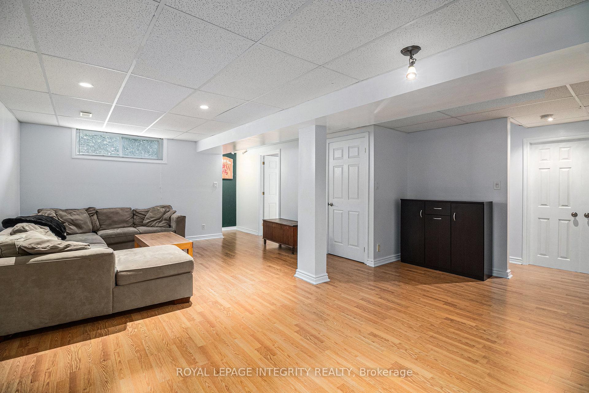 Photo 19 of 859 Como Crescent, Ottawa, Fallingbrook/Pineridge — HOMEH