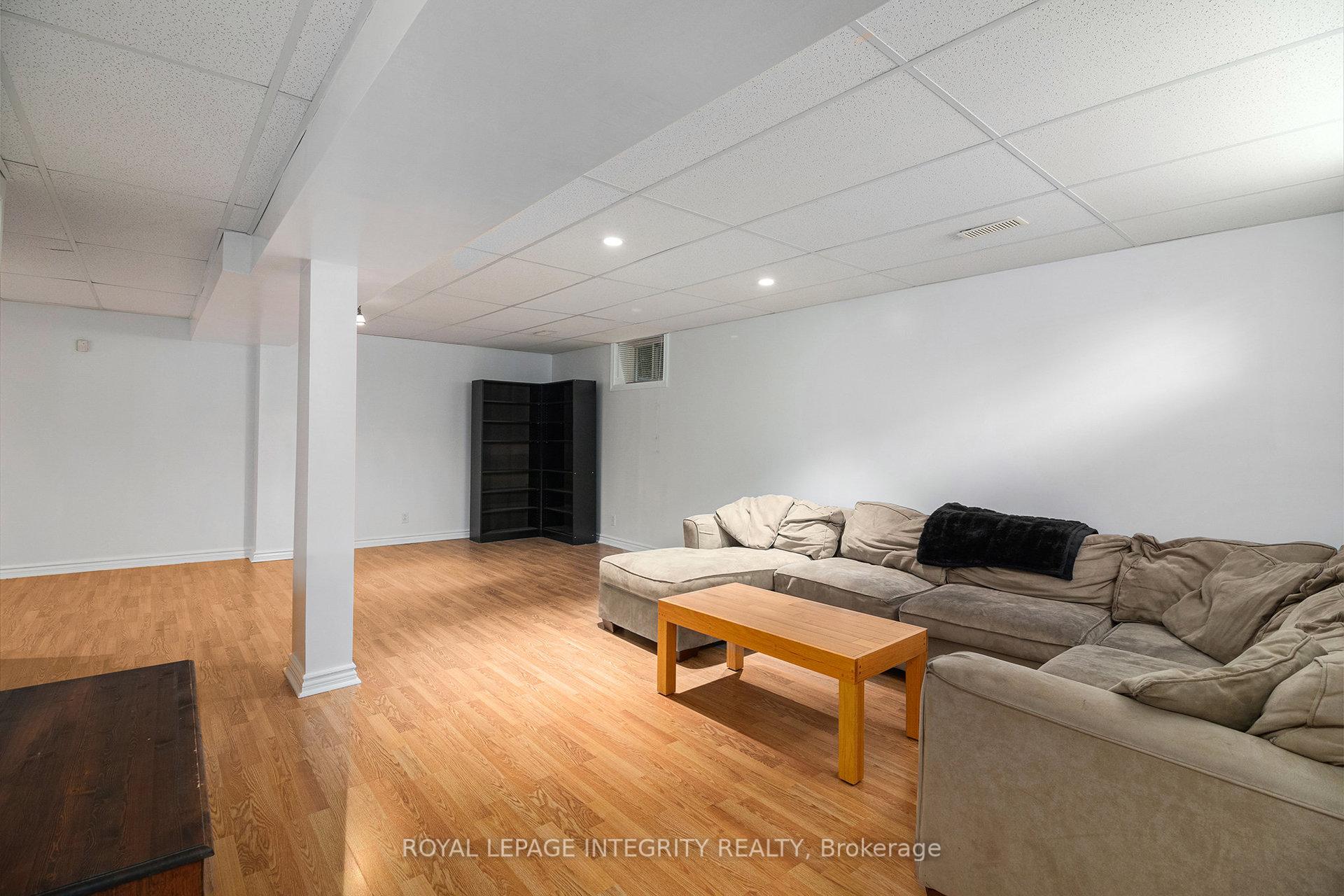 Photo 20 of 859 Como Crescent, Ottawa, Fallingbrook/Pineridge — HOMEH