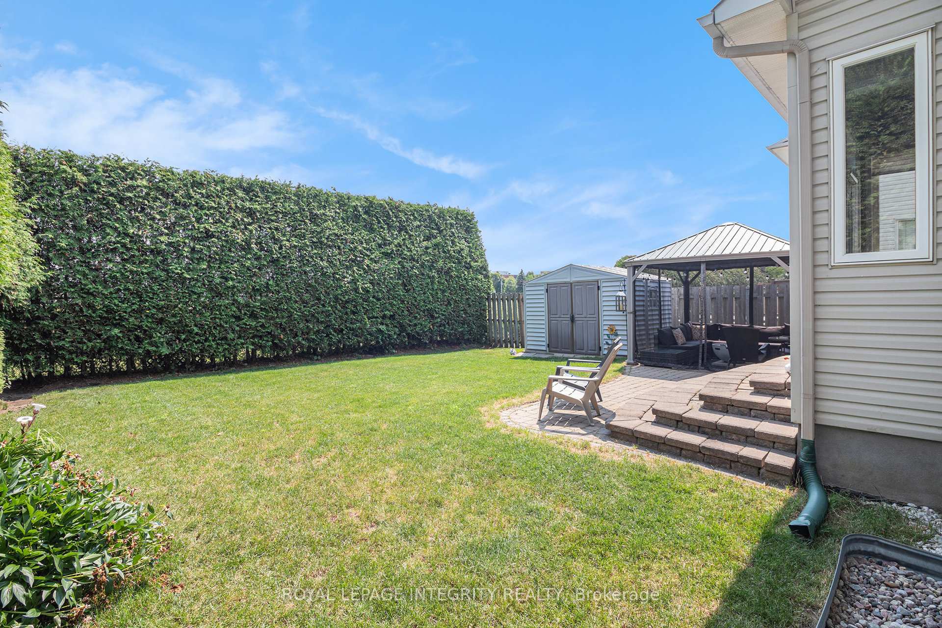 Photo 22 of 859 Como Crescent, Ottawa, Fallingbrook/Pineridge — HOMEH