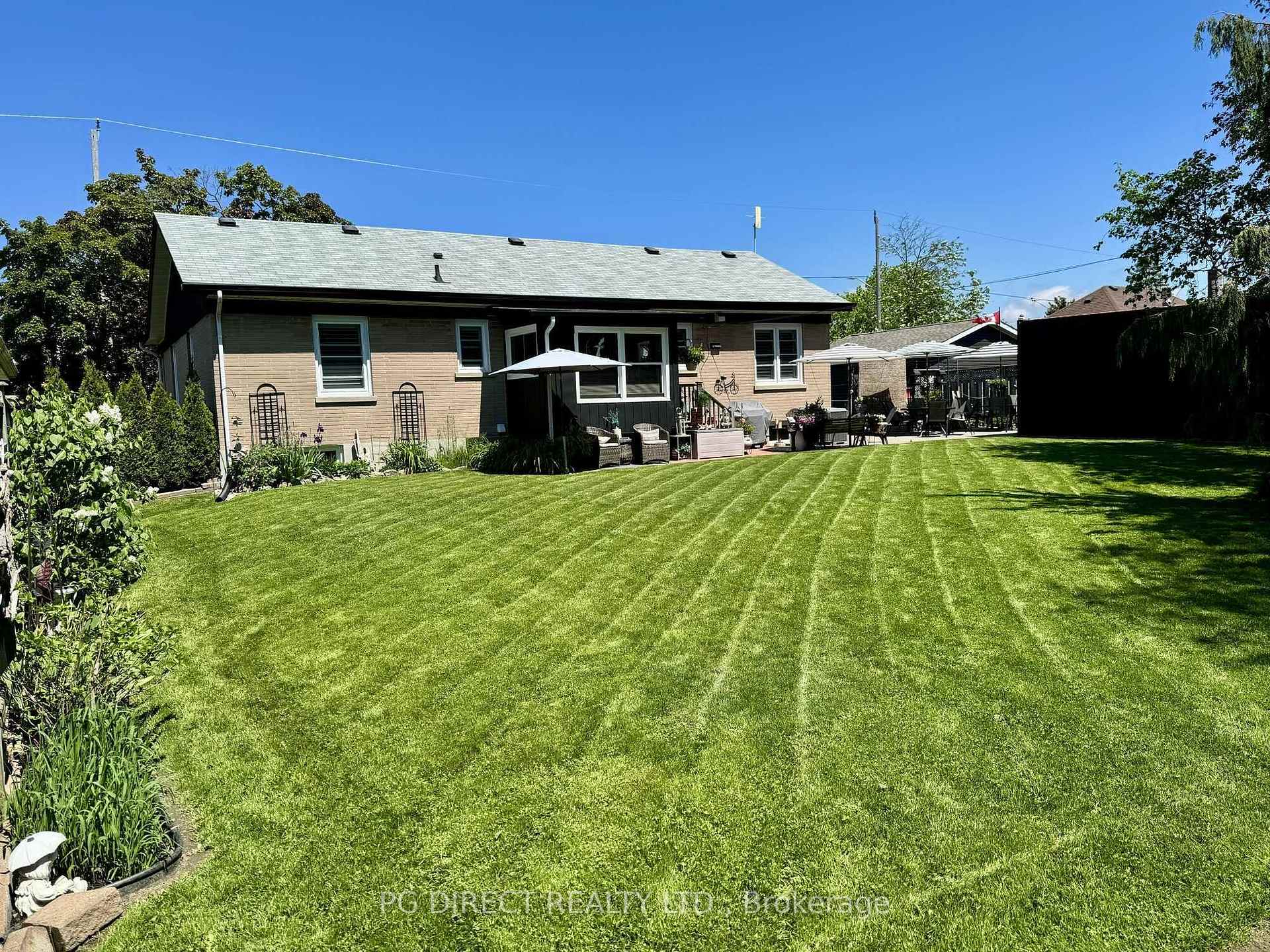 Photo 2 of 421 Ridgeway Avenue, Oshawa, McLaughlin — HOMEH