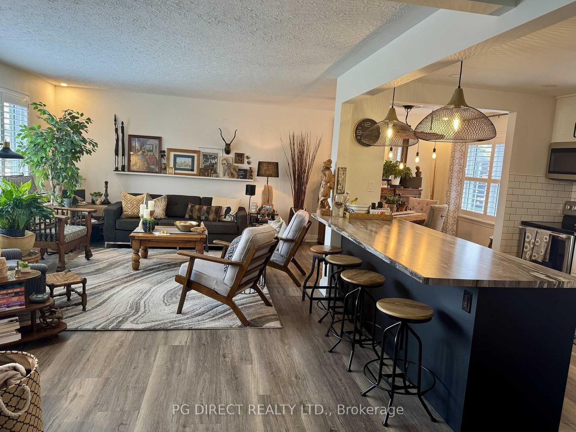 Photo 3 of 421 Ridgeway Avenue, Oshawa, McLaughlin — HOMEH