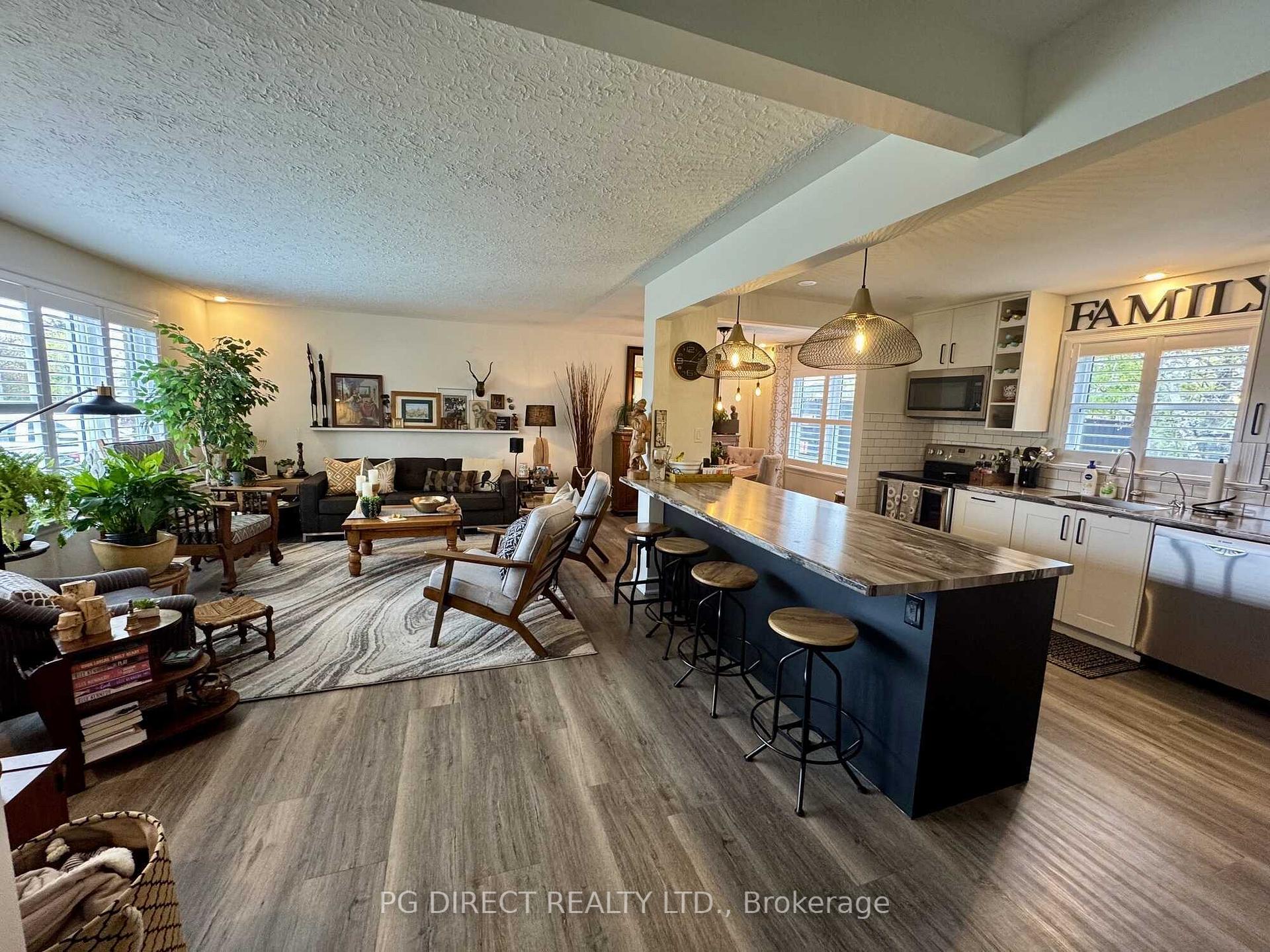 Photo 5 of 421 Ridgeway Avenue, Oshawa, McLaughlin — HOMEH