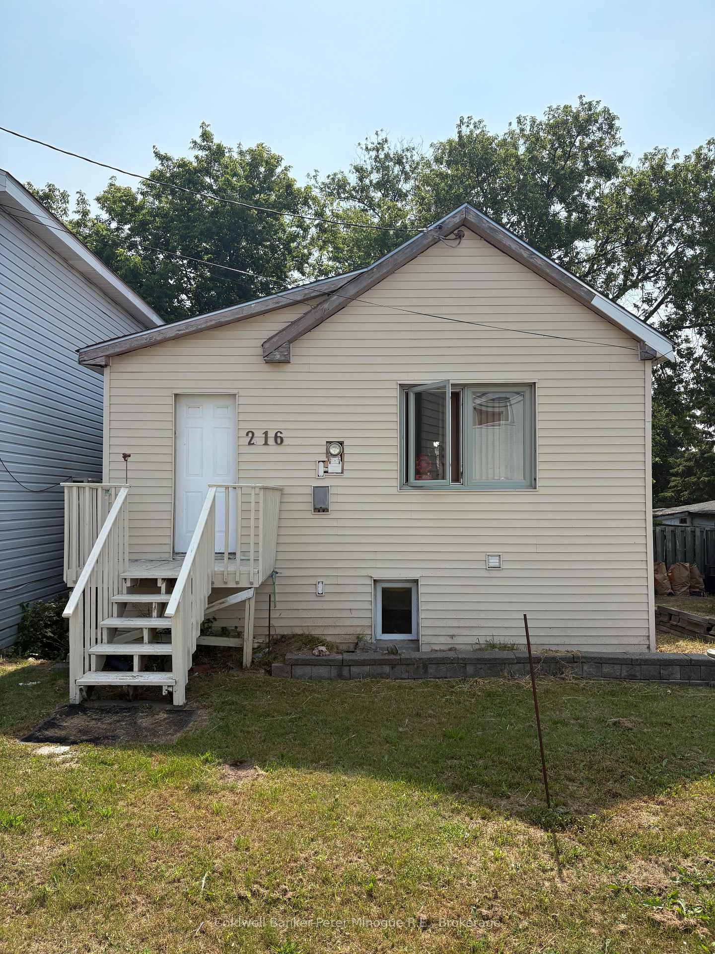 Front of 216 Highland Road