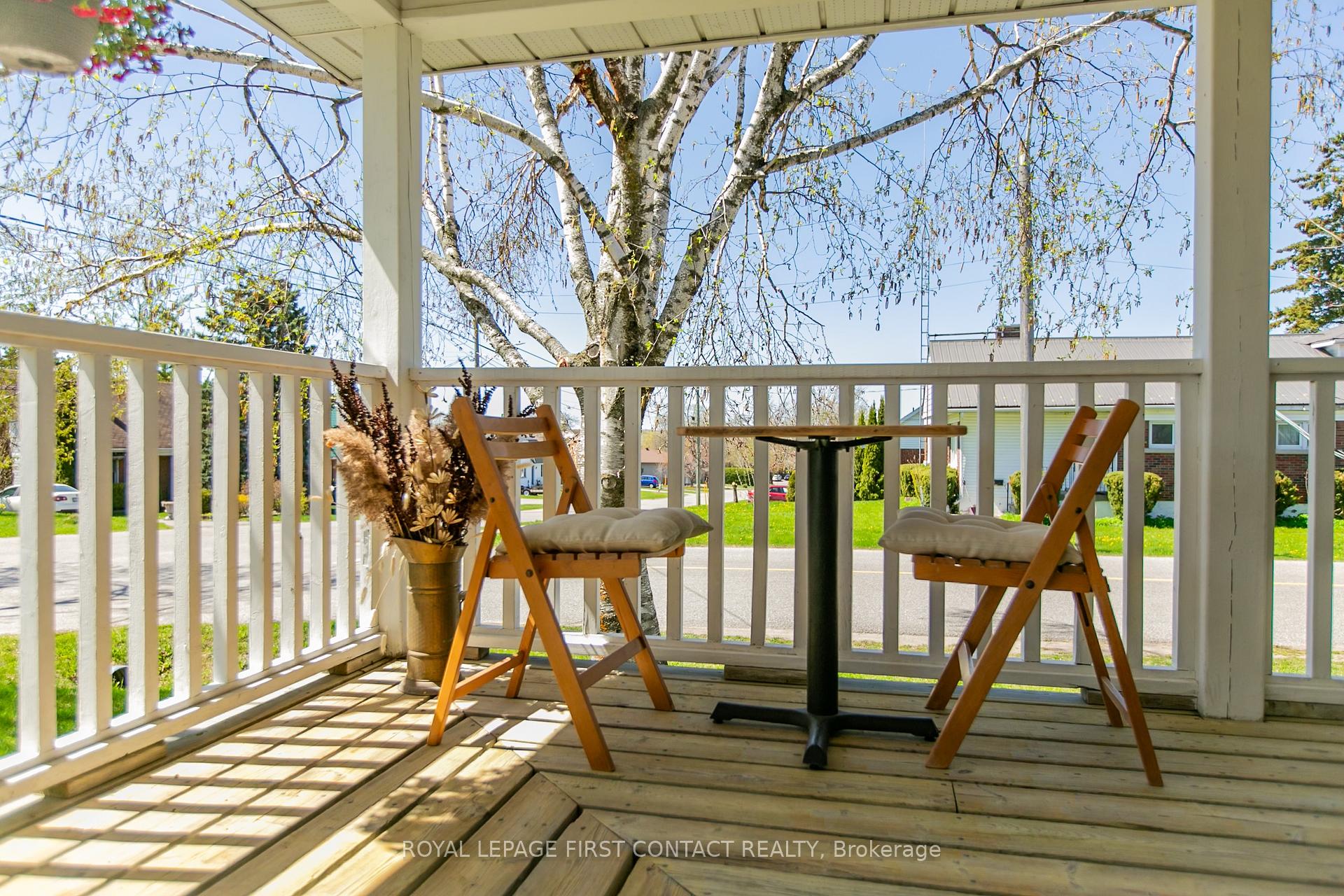 Photo 7 of 50 Calverley Street, Orillia — HOMEH