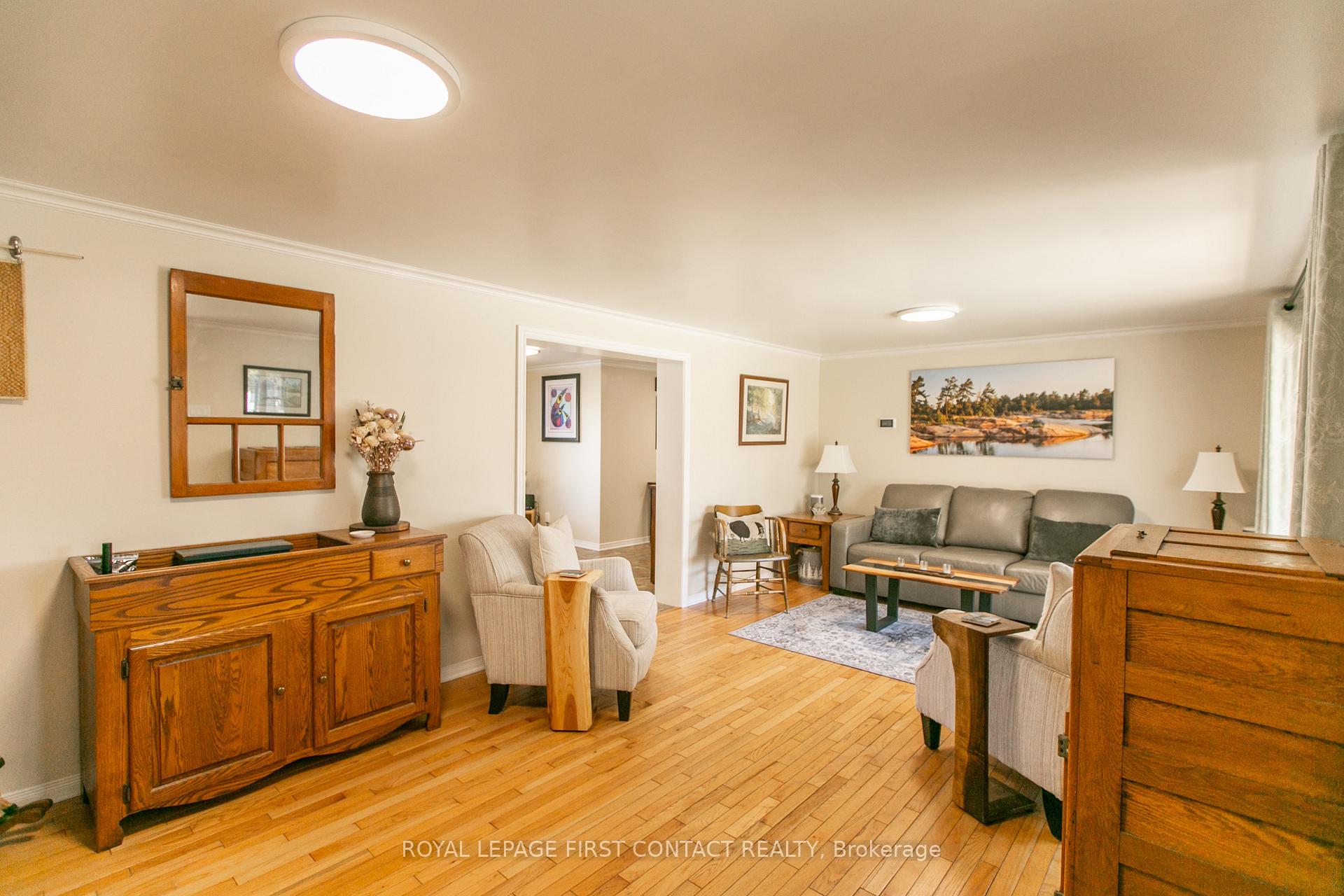 Photo 9 of 50 Calverley Street, Orillia — HOMEH