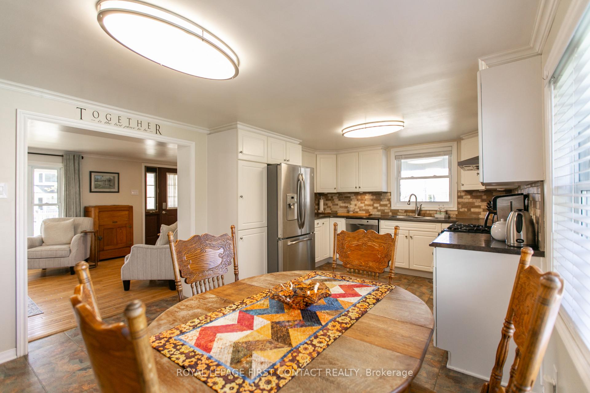 Photo 12 of 50 Calverley Street, Orillia — HOMEH