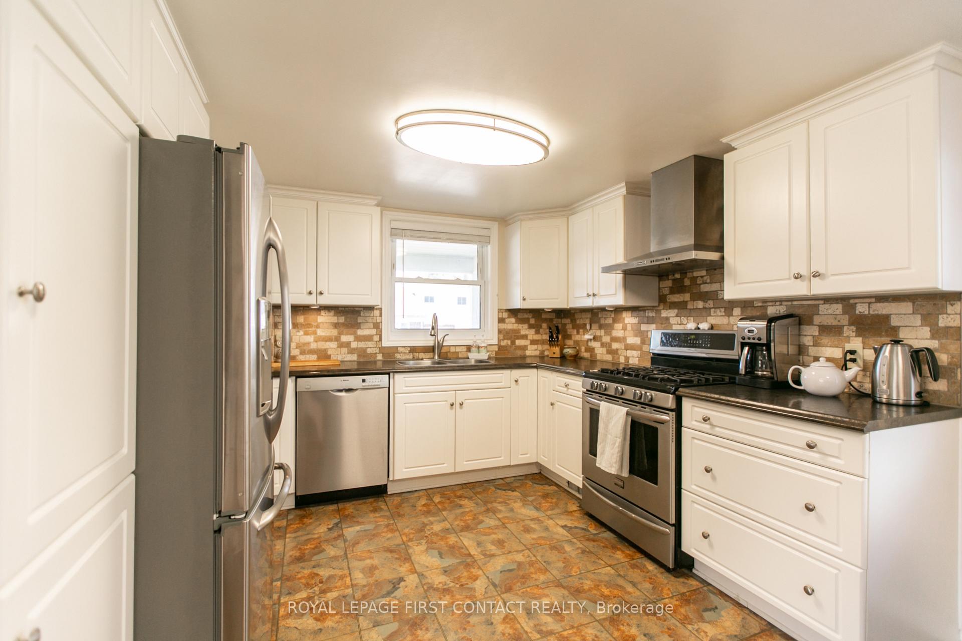 Photo 13 of 50 Calverley Street, Orillia — HOMEH