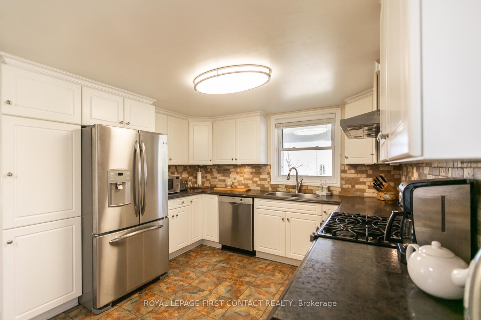 Photo 14 of 50 Calverley Street, Orillia — HOMEH