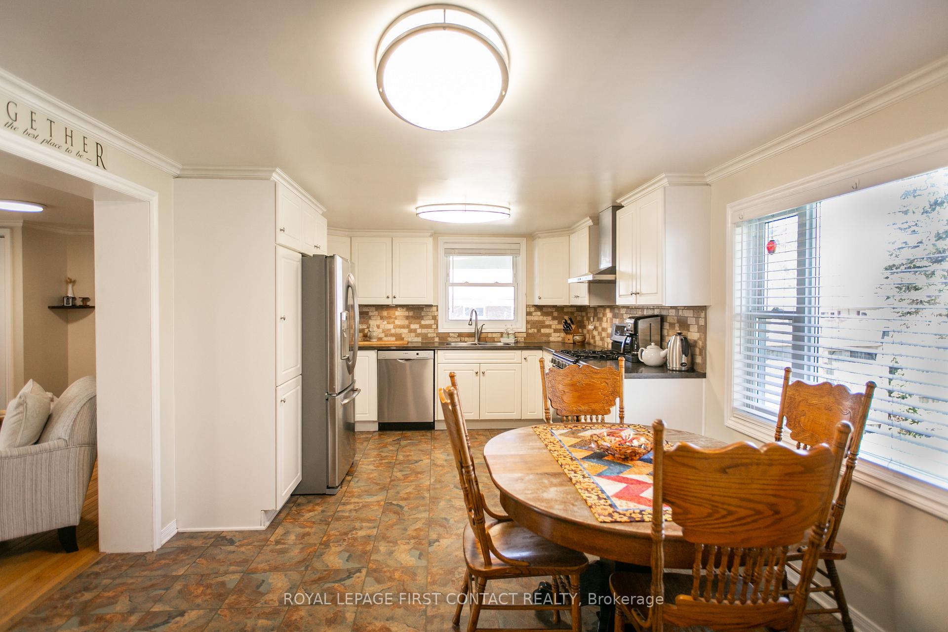 Photo 16 of 50 Calverley Street, Orillia — HOMEH