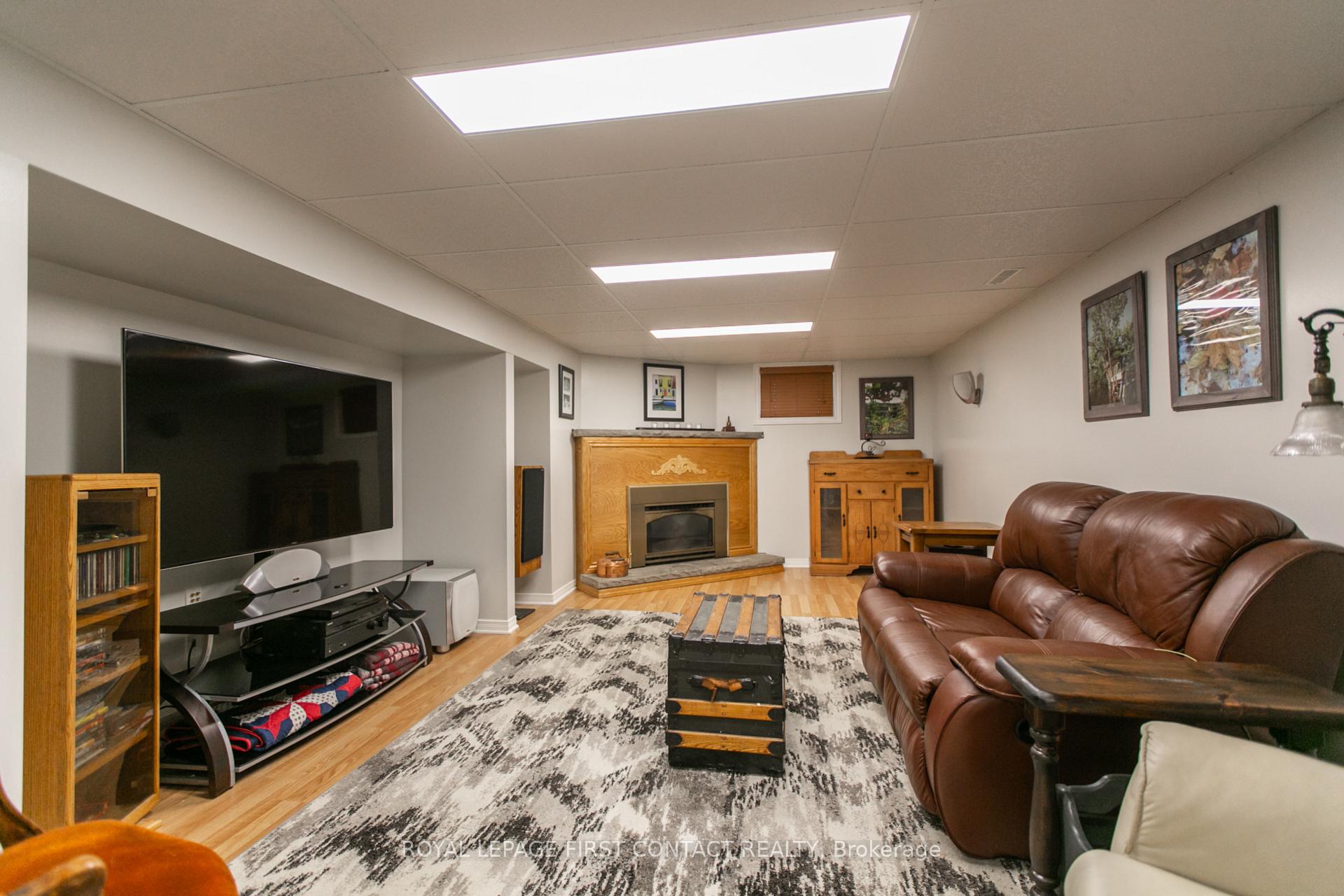 Photo 34 of 50 Calverley Street, Orillia — HOMEH