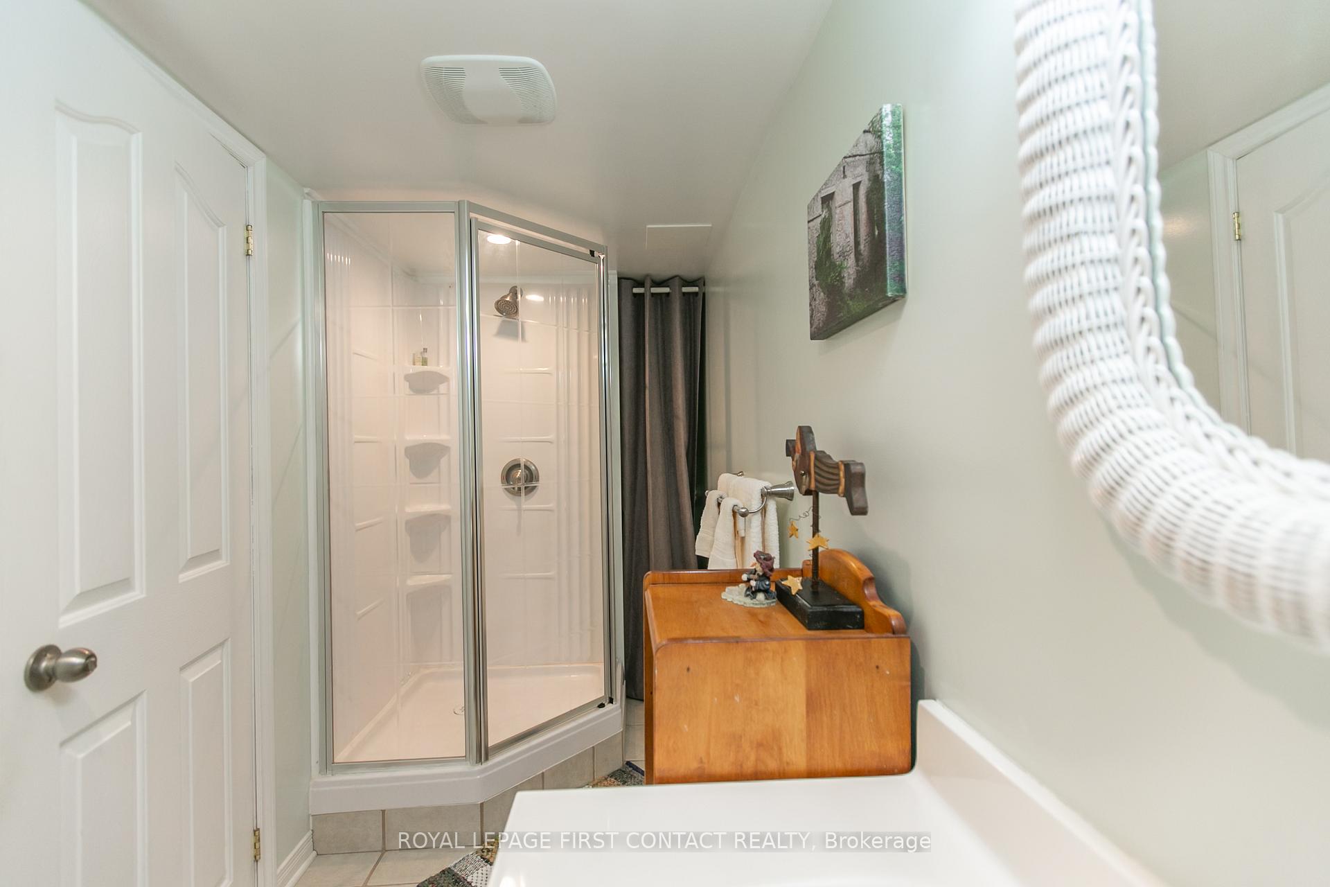 Photo 36 of 50 Calverley Street, Orillia — HOMEH