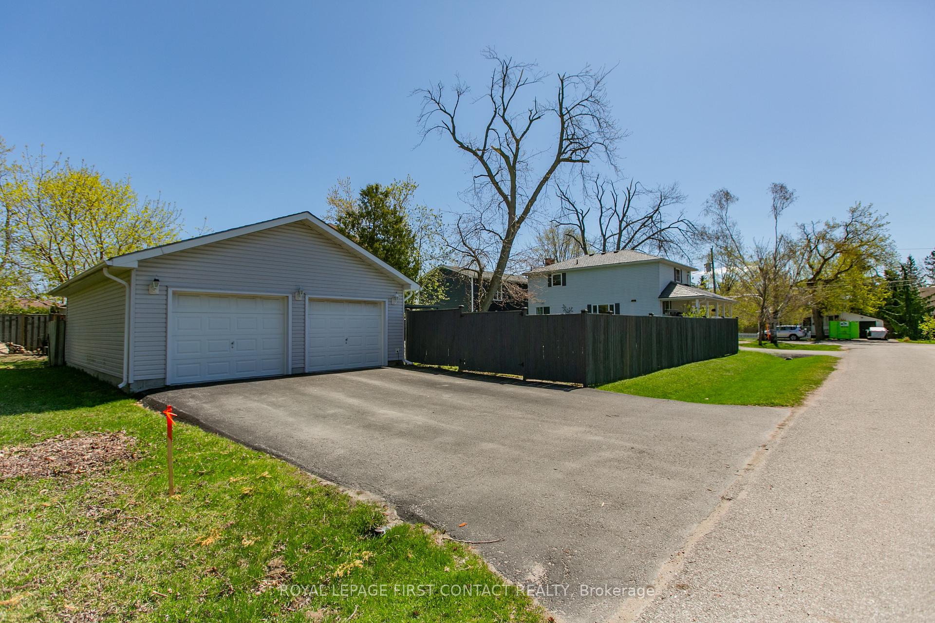 Photo 43 of 50 Calverley Street, Orillia — HOMEH