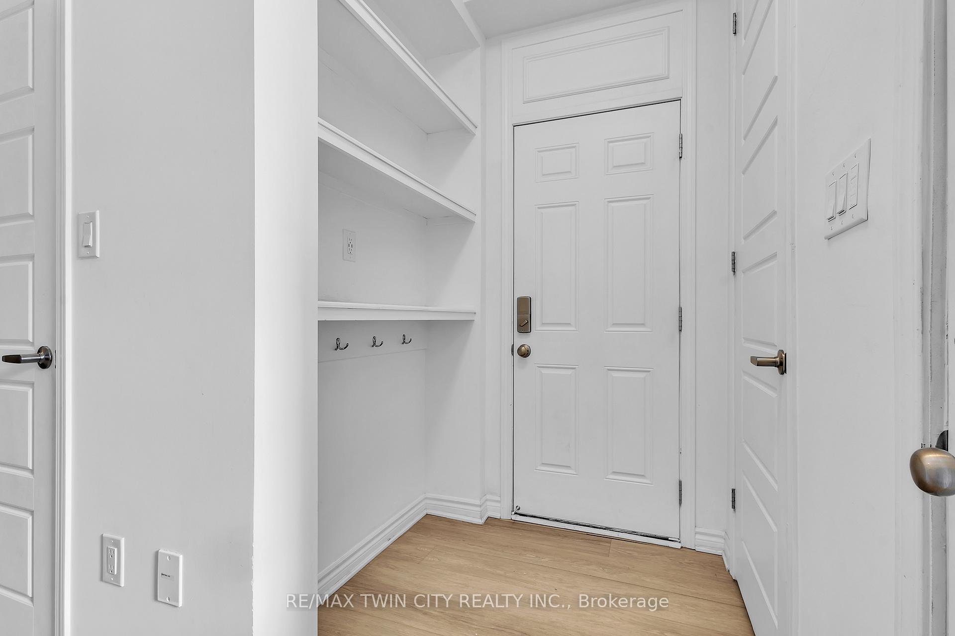 Photo 3 of 1567 Denison Place, Milton, Bowes — HOMEH