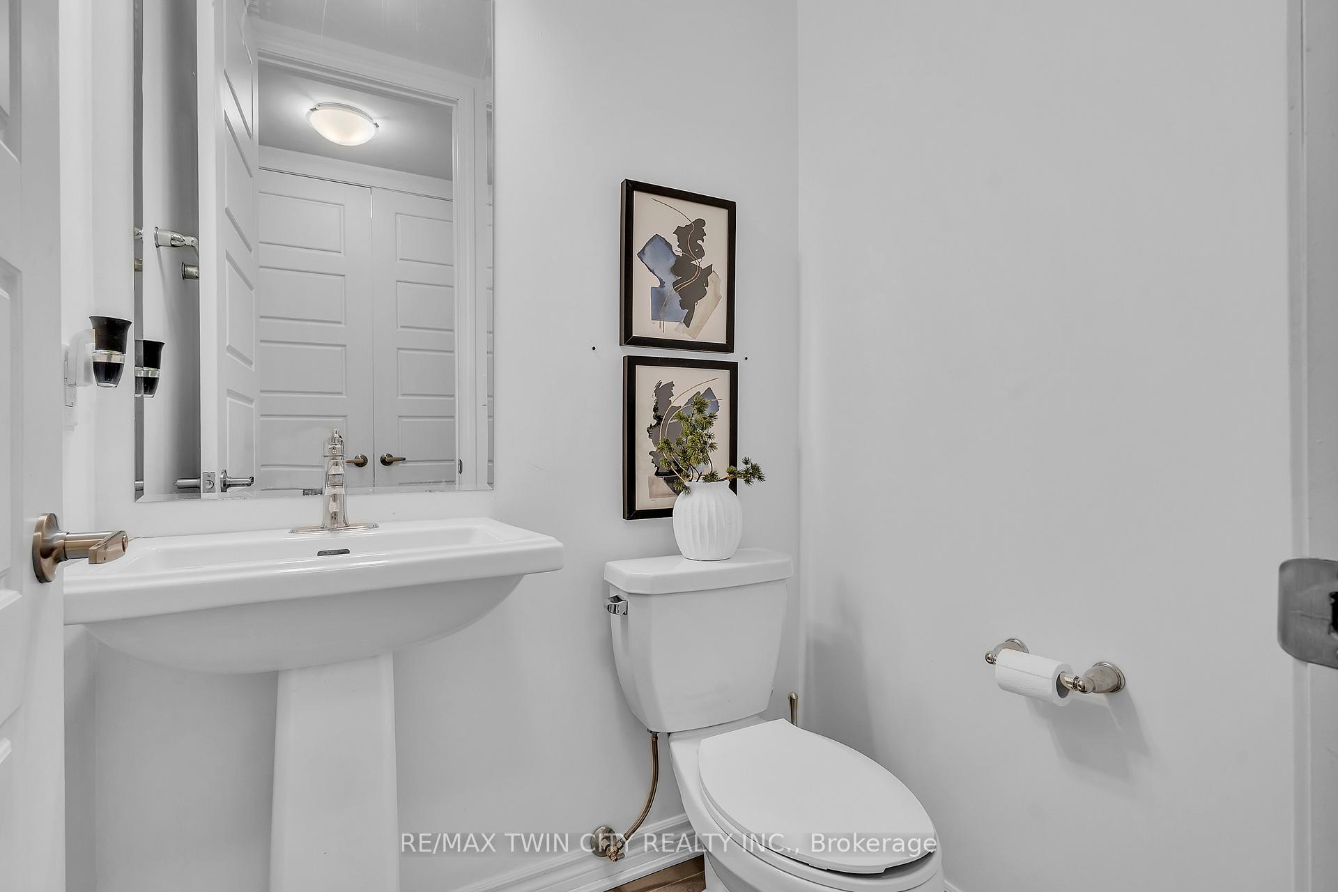 Photo 13 of 1567 Denison Place, Milton, Bowes — HOMEH