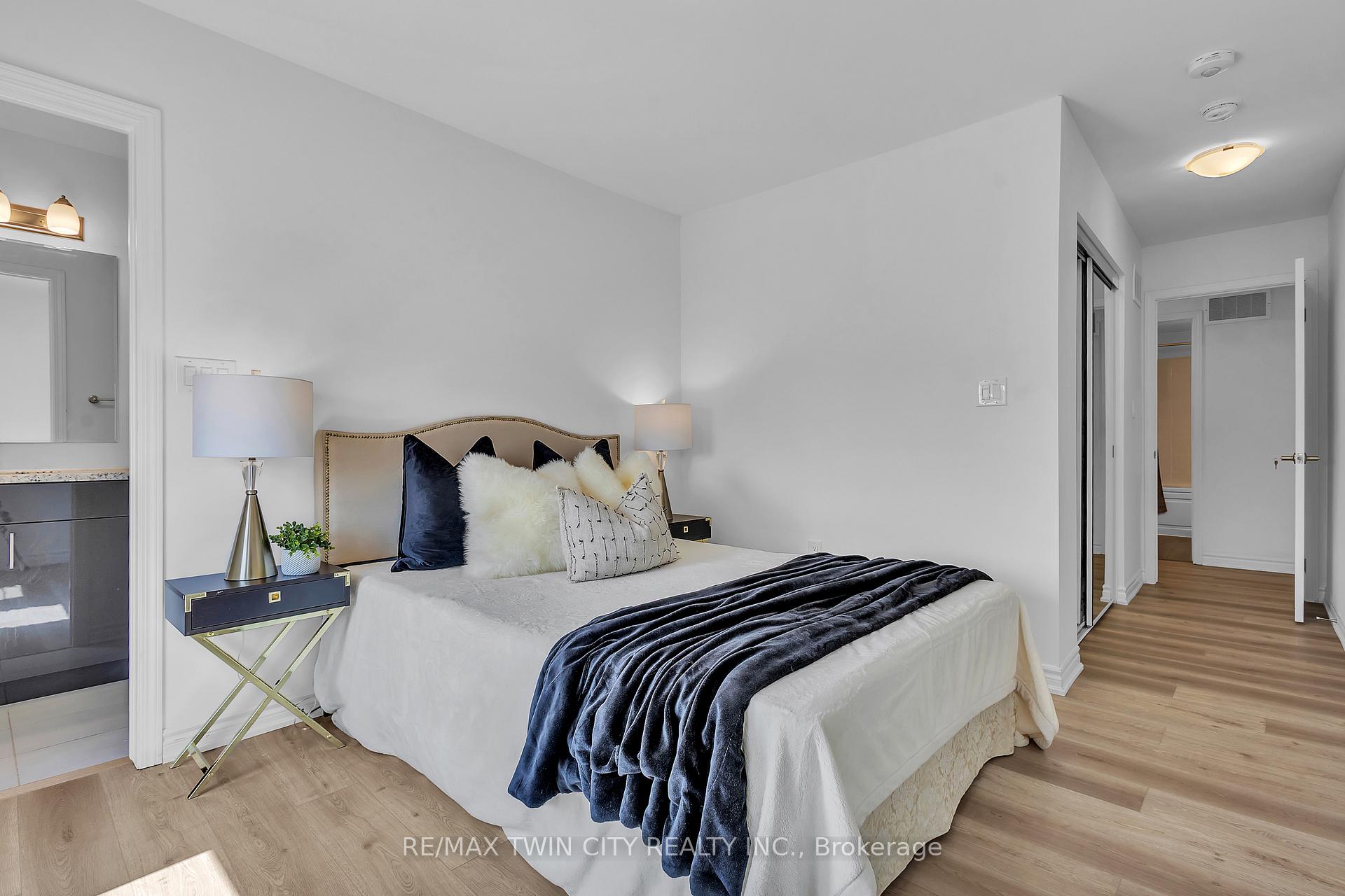 Photo 17 of 1567 Denison Place, Milton, Bowes — HOMEH
