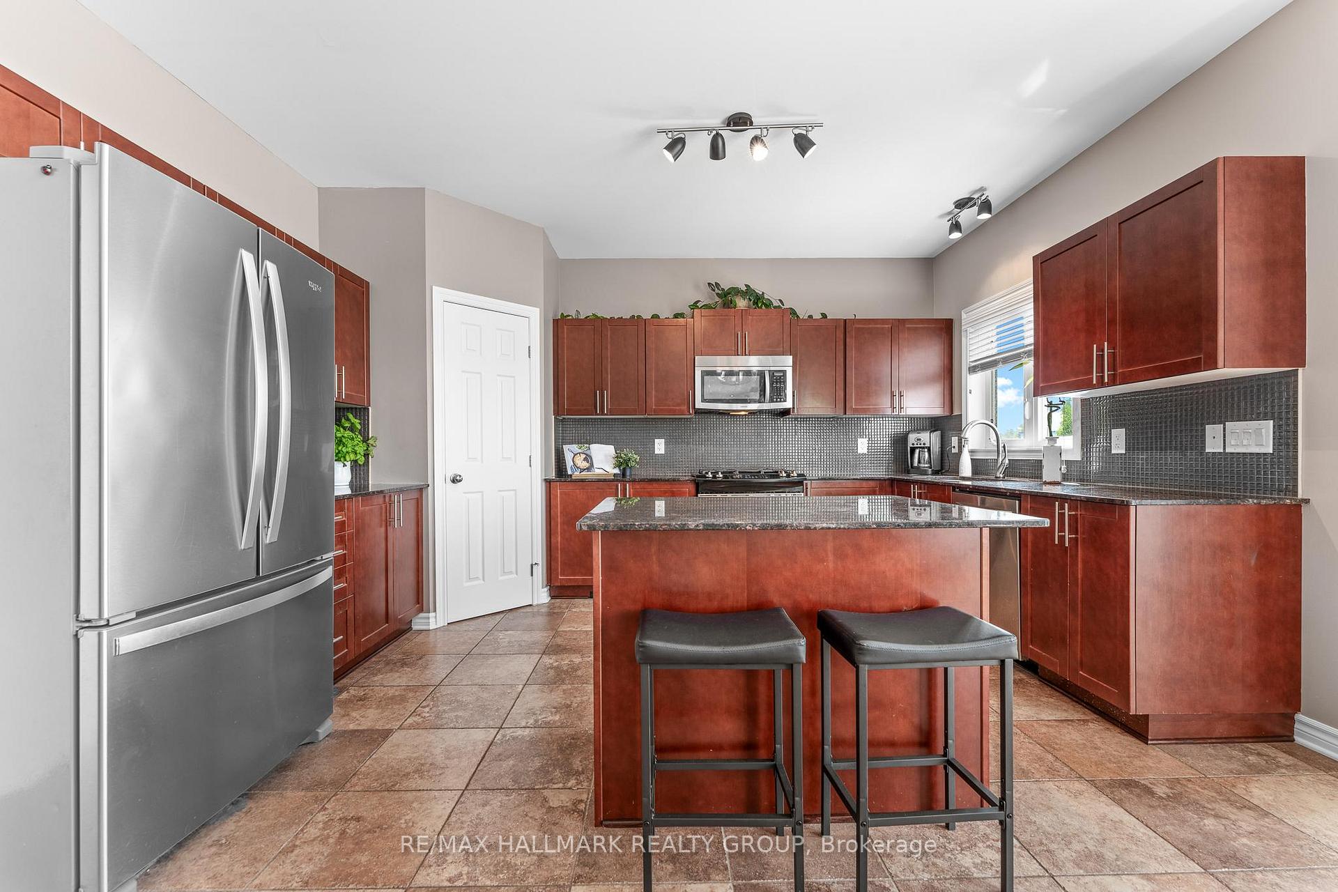 Photo 12 of 182 Felicity Crescent, Ottawa, Mer Bleue/Bradley Estates/Anderson Park — HOMEH