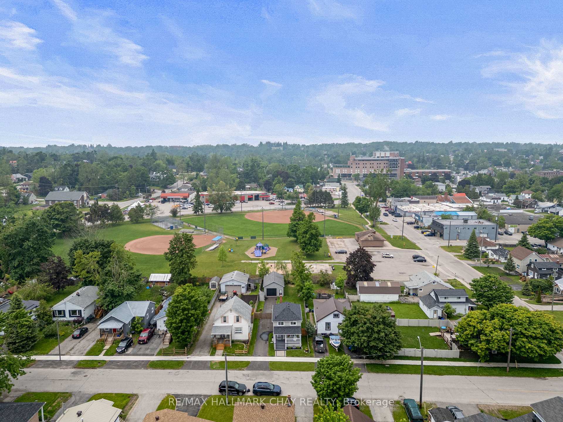 Photo 2 of 208 Elmer Park, Orillia — HOMEH