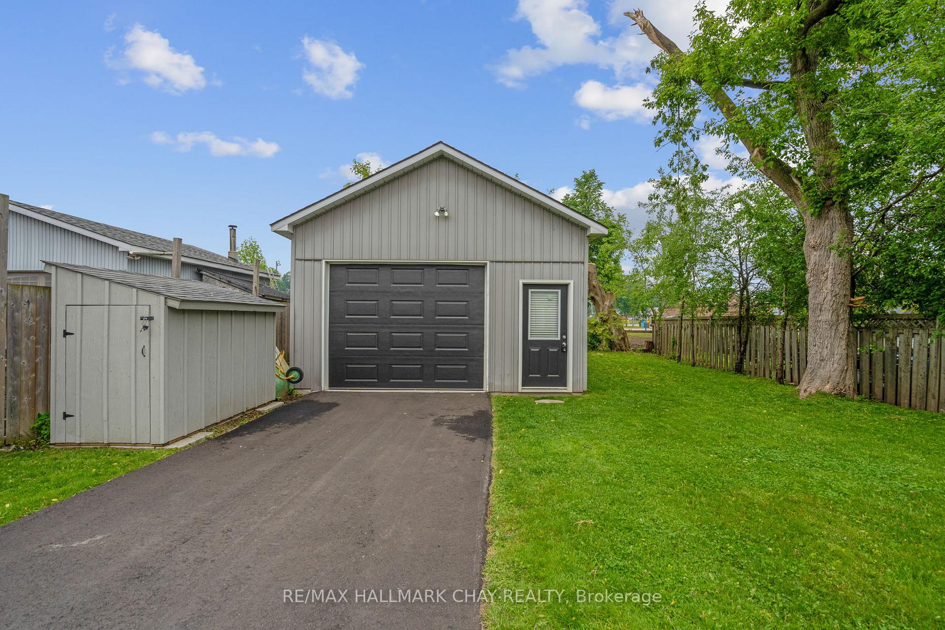 Photo 4 of 208 Elmer Park, Orillia — HOMEH