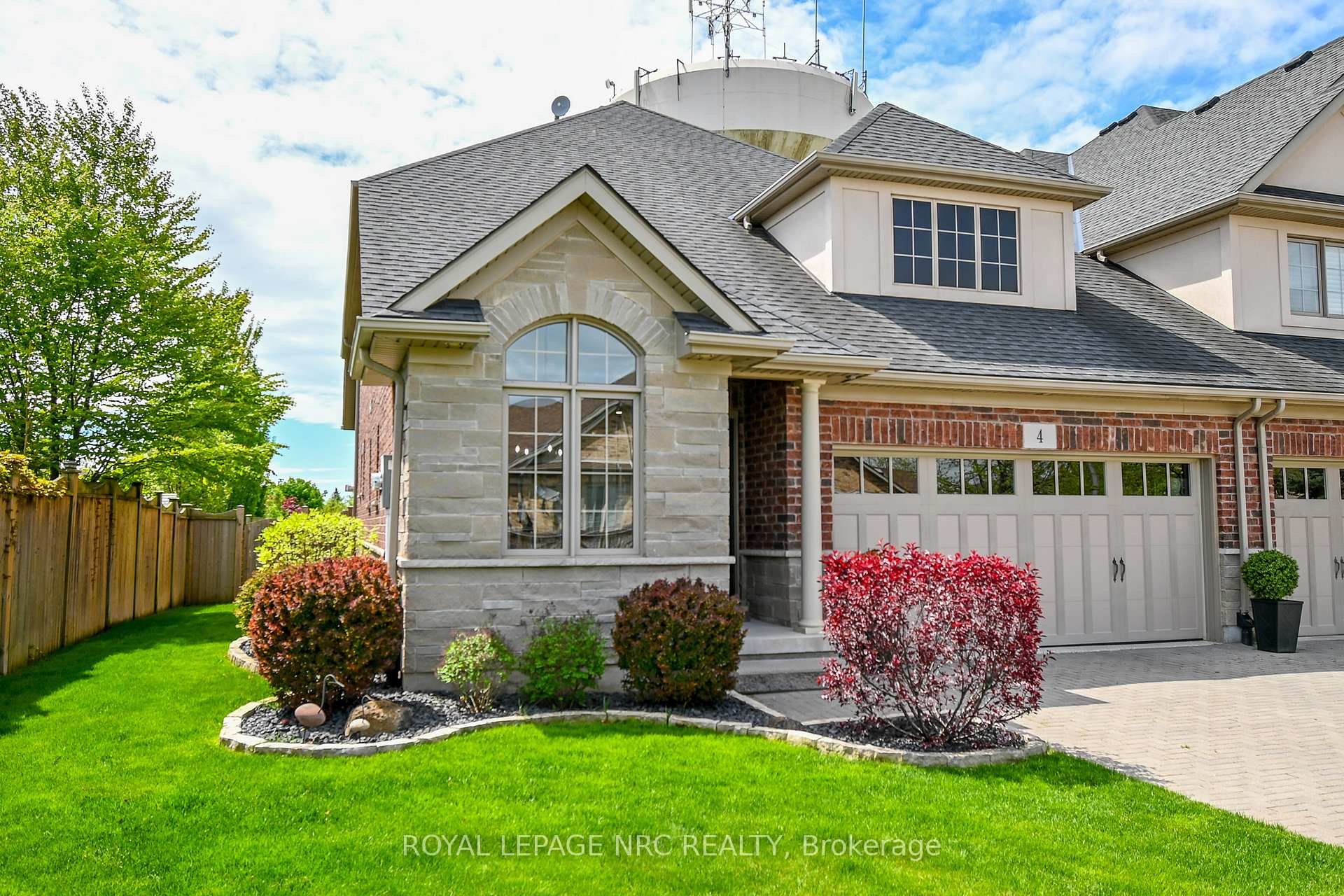 Photo 2 of 4 Kline Crescent, Pelham, Fonthill — HOMEH