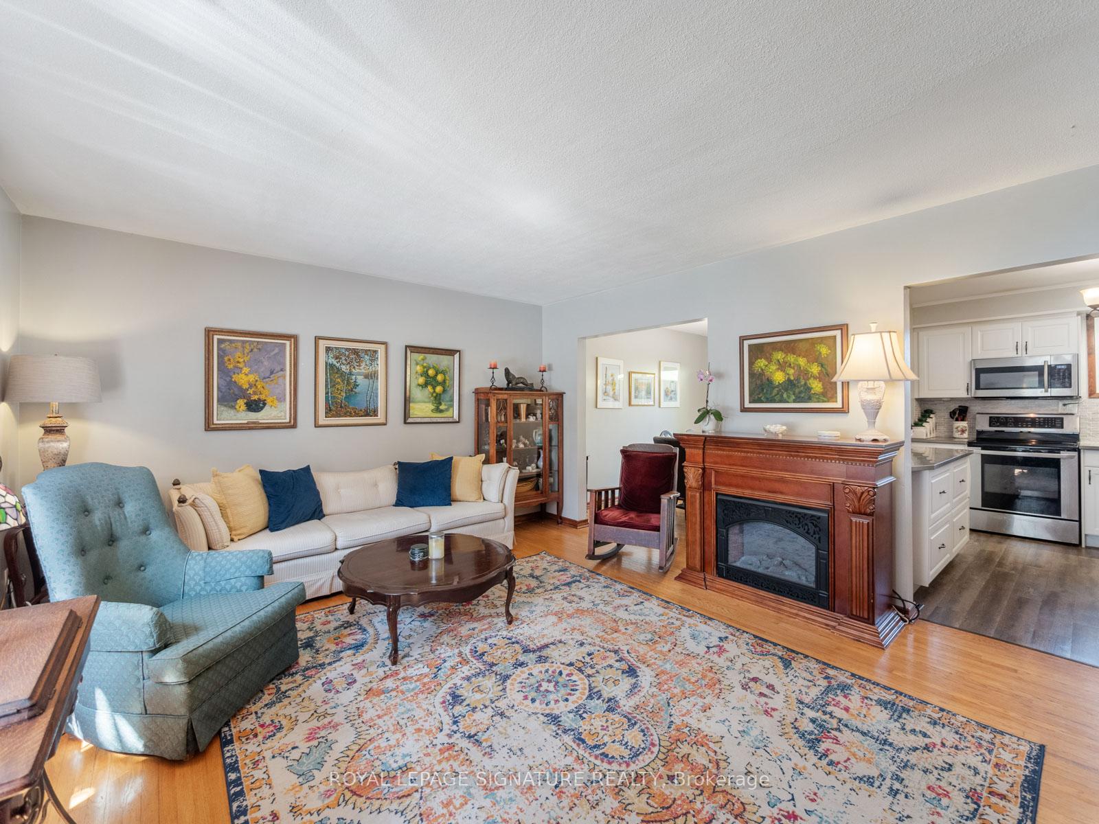 Photo 2 of 446 Bernhard Crescent, Oshawa, O'Neill — HOMEH