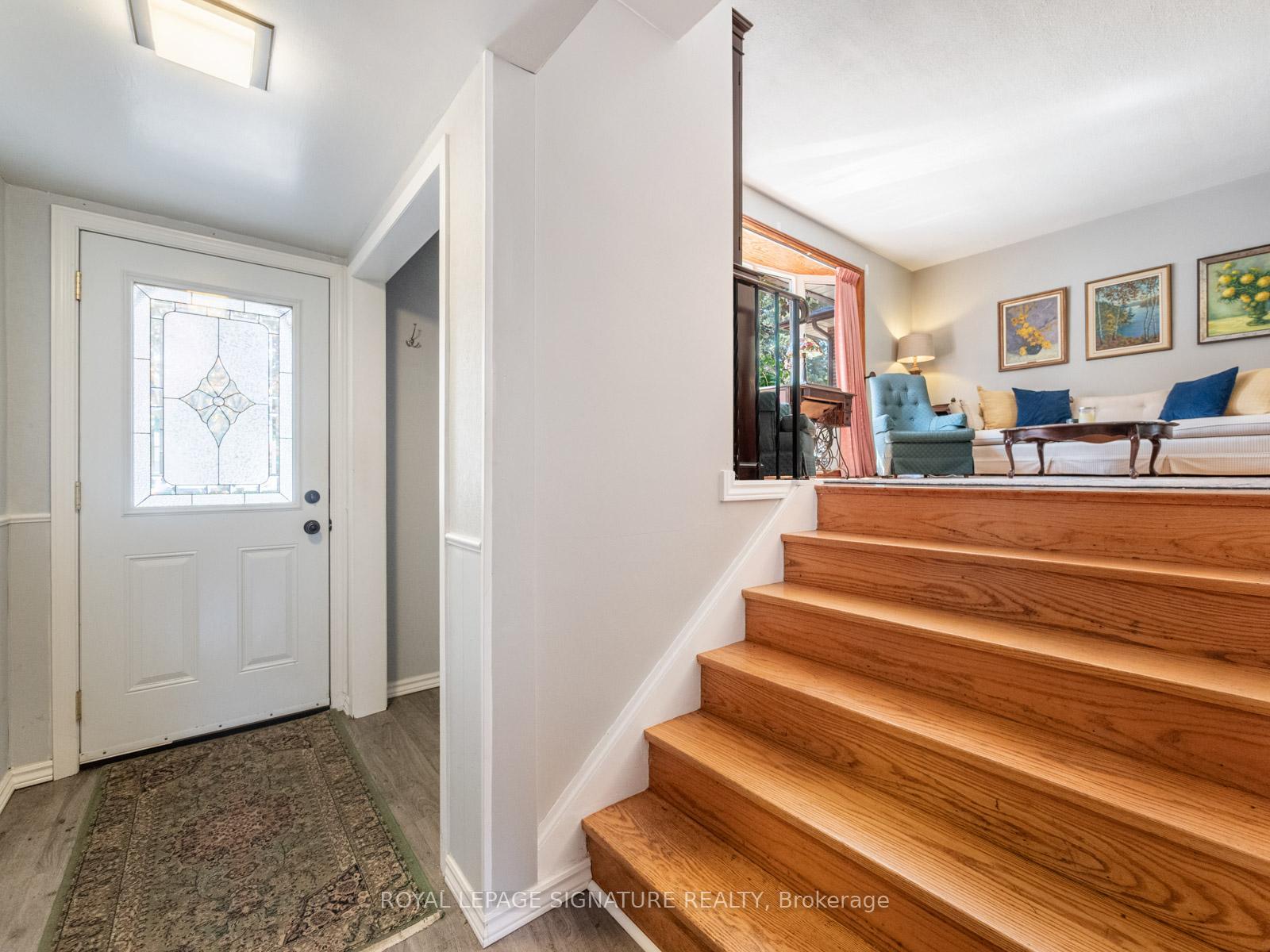 Photo 4 of 446 Bernhard Crescent, Oshawa, O'Neill — HOMEH