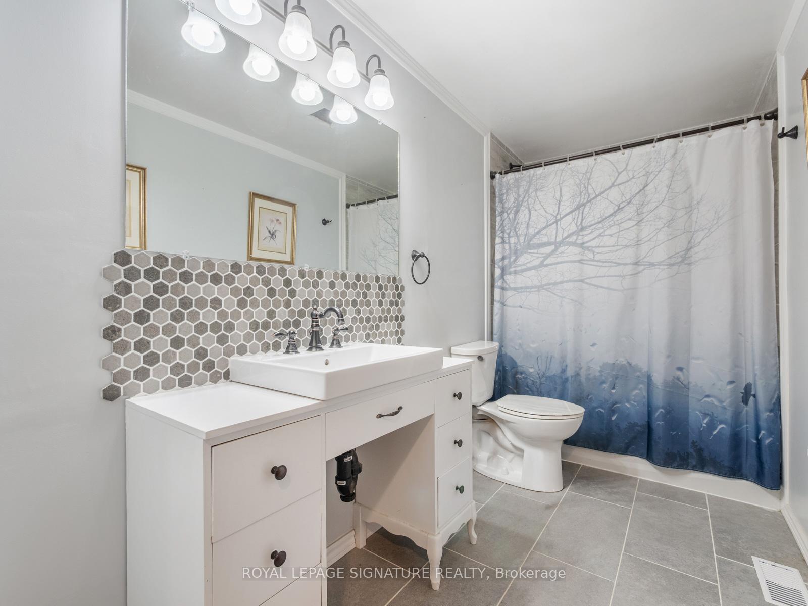 Photo 17 of 446 Bernhard Crescent, Oshawa, O'Neill — HOMEH