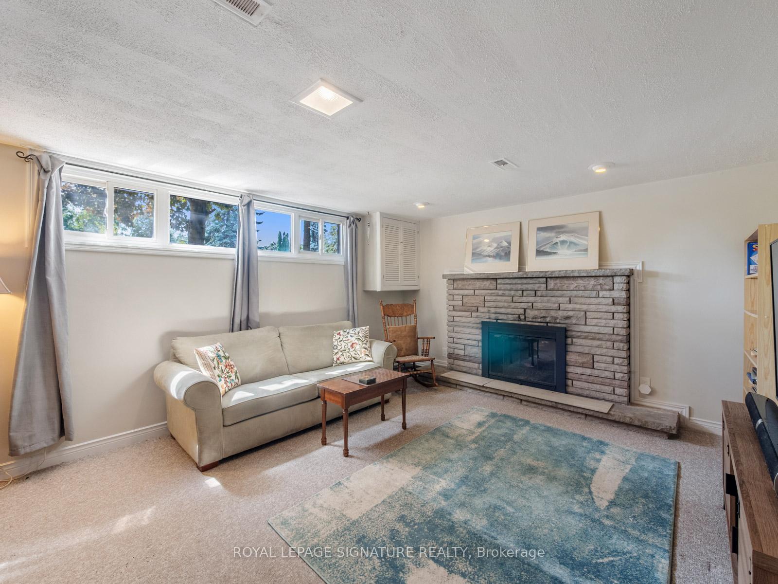 Photo 19 of 446 Bernhard Crescent, Oshawa, O'Neill — HOMEH