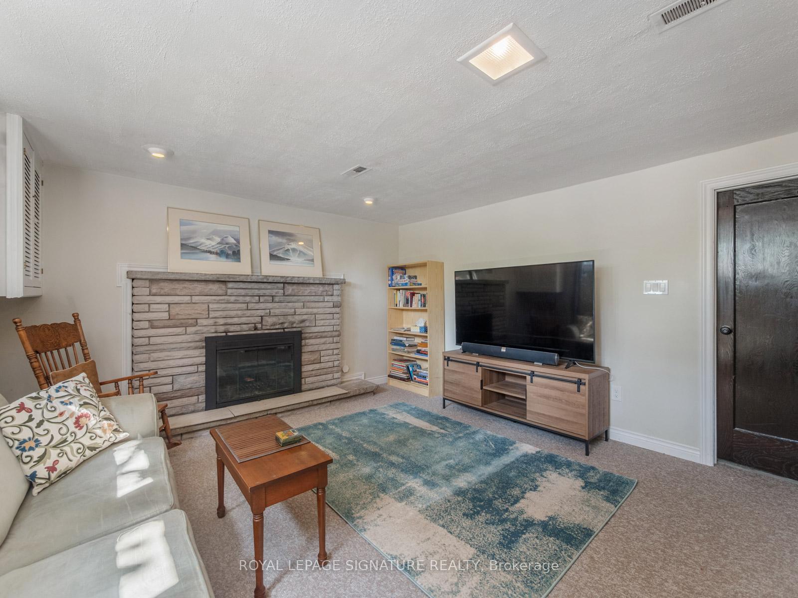 Photo 21 of 446 Bernhard Crescent, Oshawa, O'Neill — HOMEH