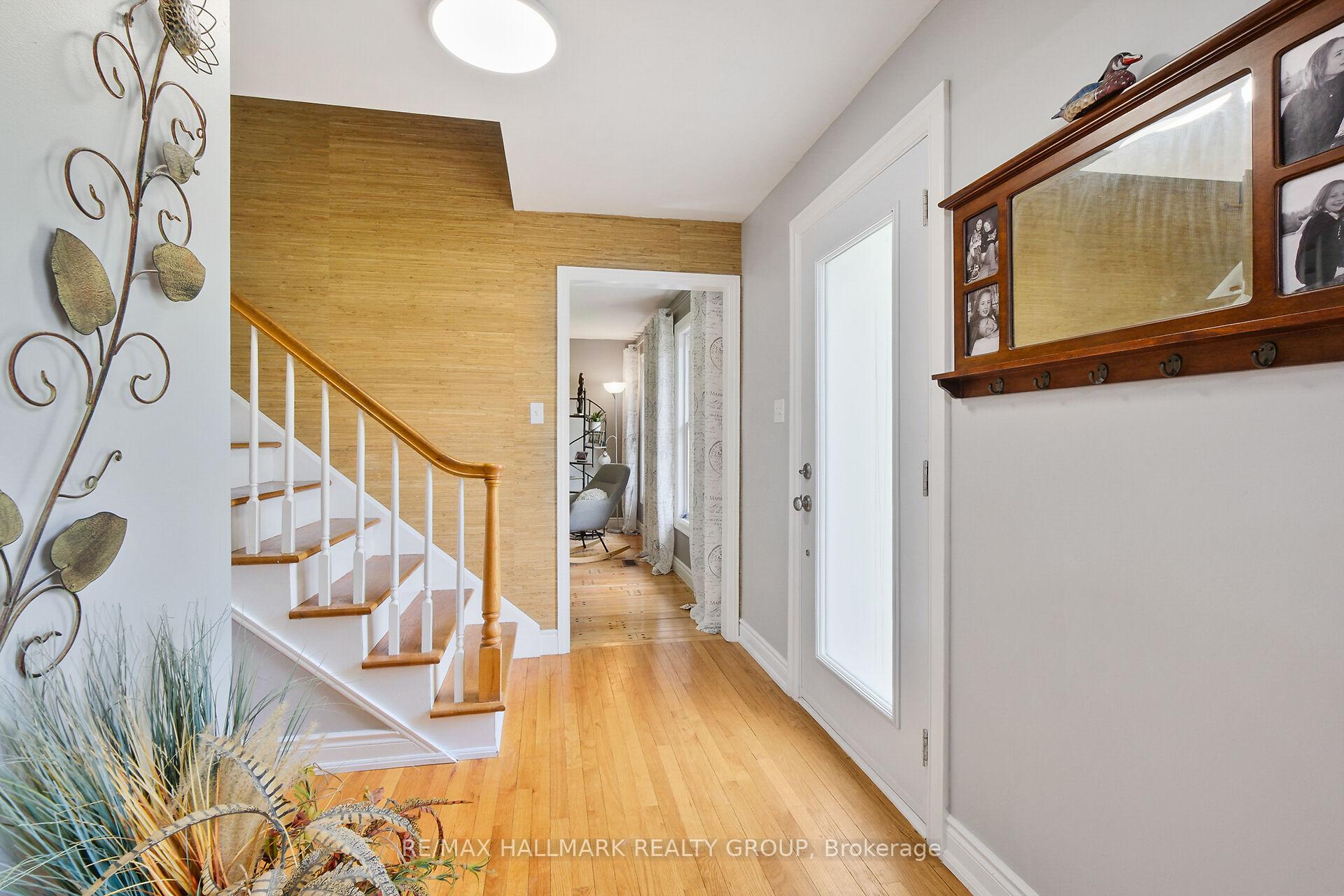 Photo 4 of 1430 Royal Maple Drive, Ottawa, Cumberland Ridge — HOMEH