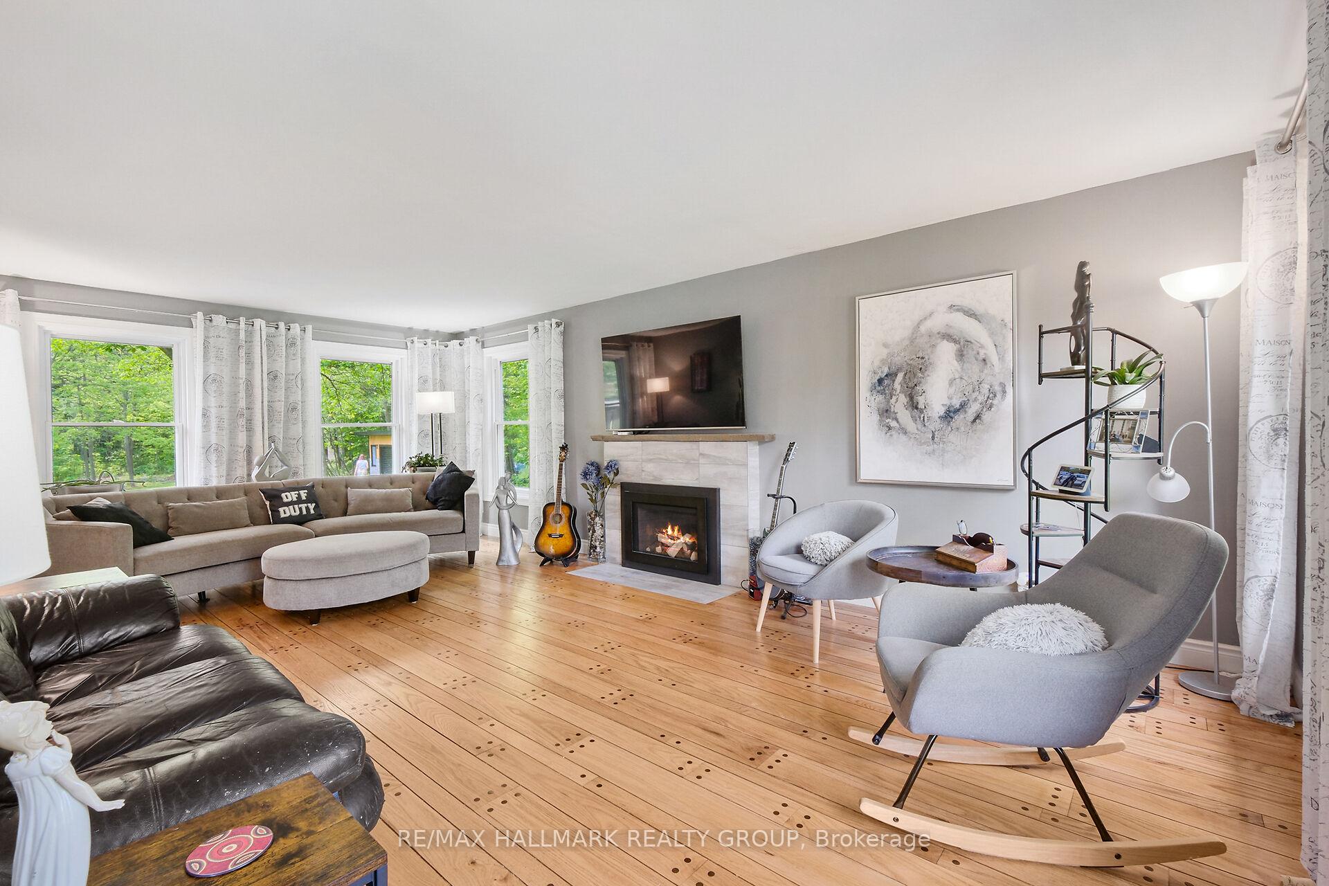 Photo 5 of 1430 Royal Maple Drive, Ottawa, Cumberland Ridge — HOMEH