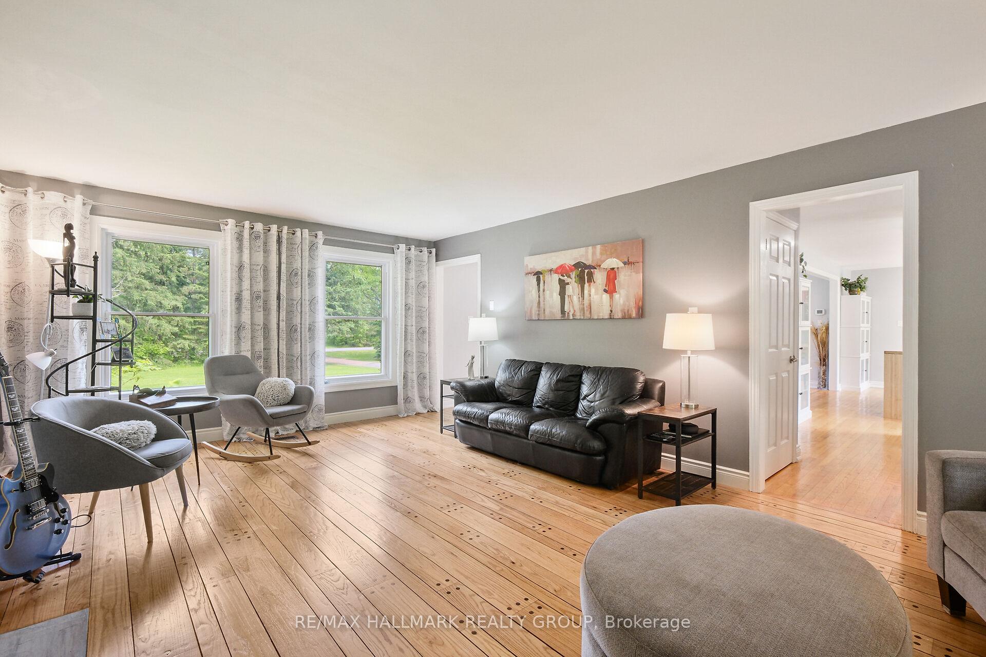 Photo 6 of 1430 Royal Maple Drive, Ottawa, Cumberland Ridge — HOMEH