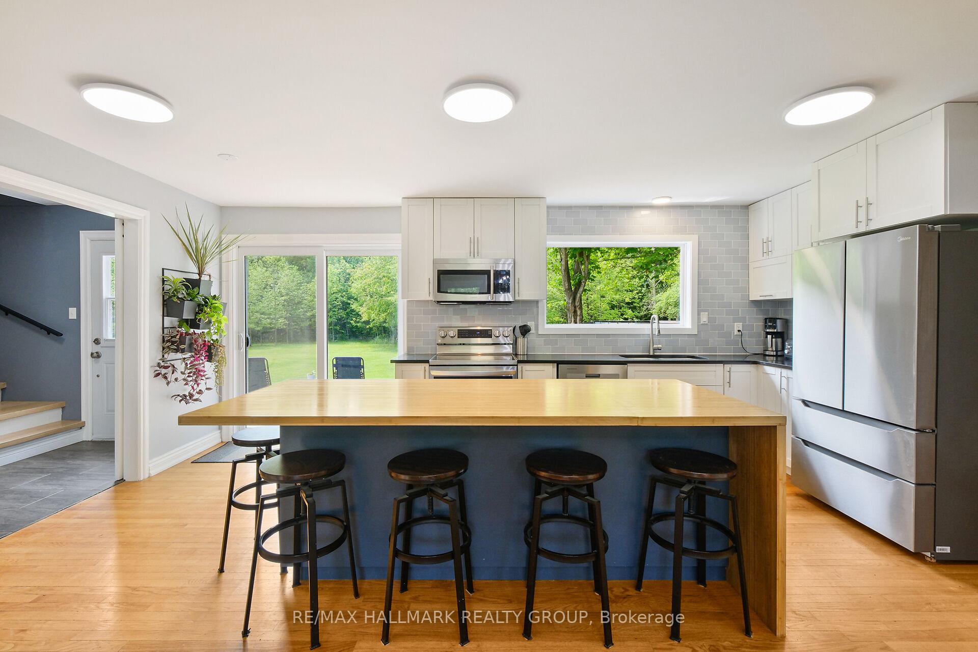 Photo 7 of 1430 Royal Maple Drive, Ottawa, Cumberland Ridge — HOMEH